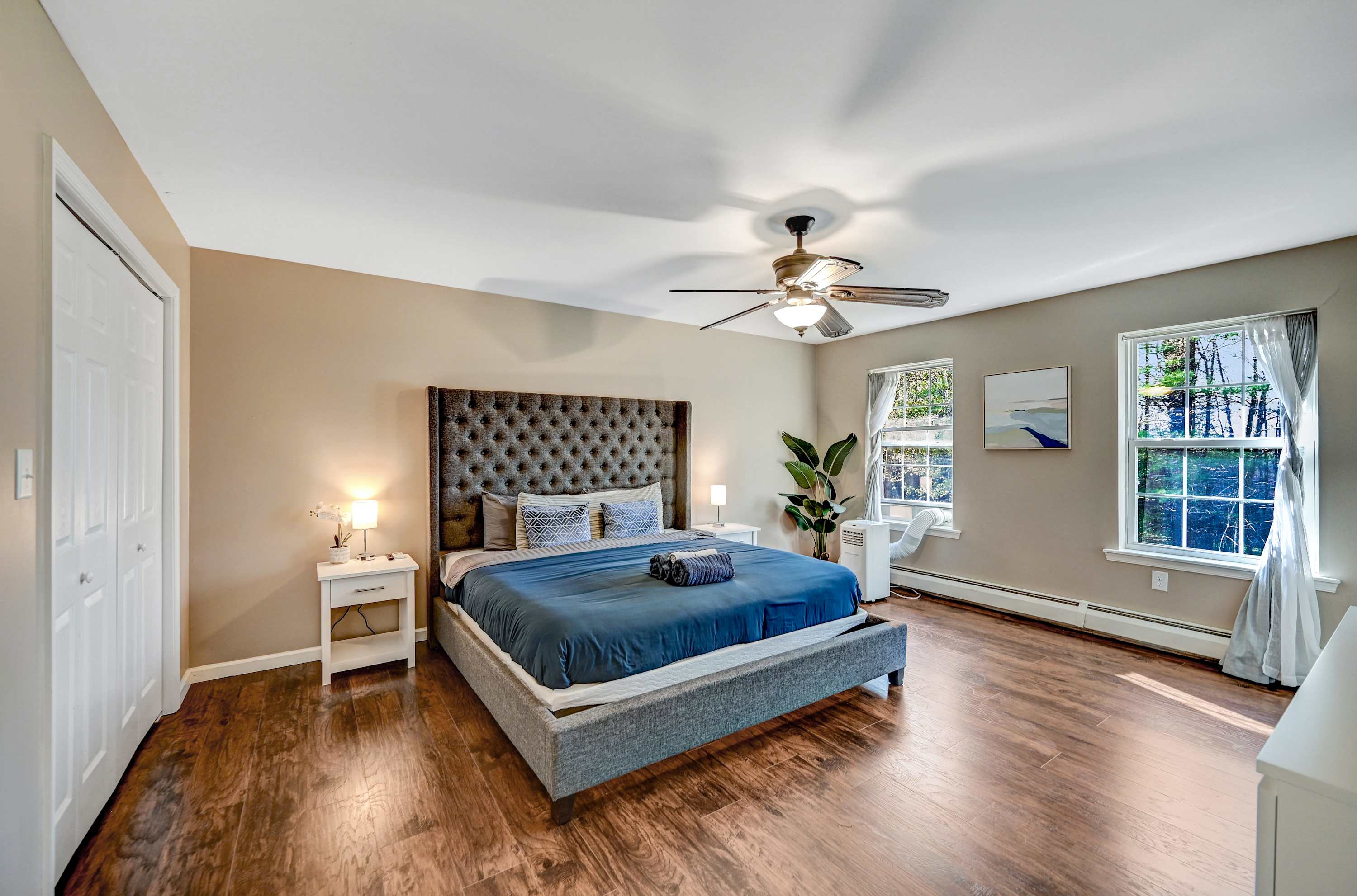 Enjoy the master bed and the en-suite bathroom in our largest bedroom! 