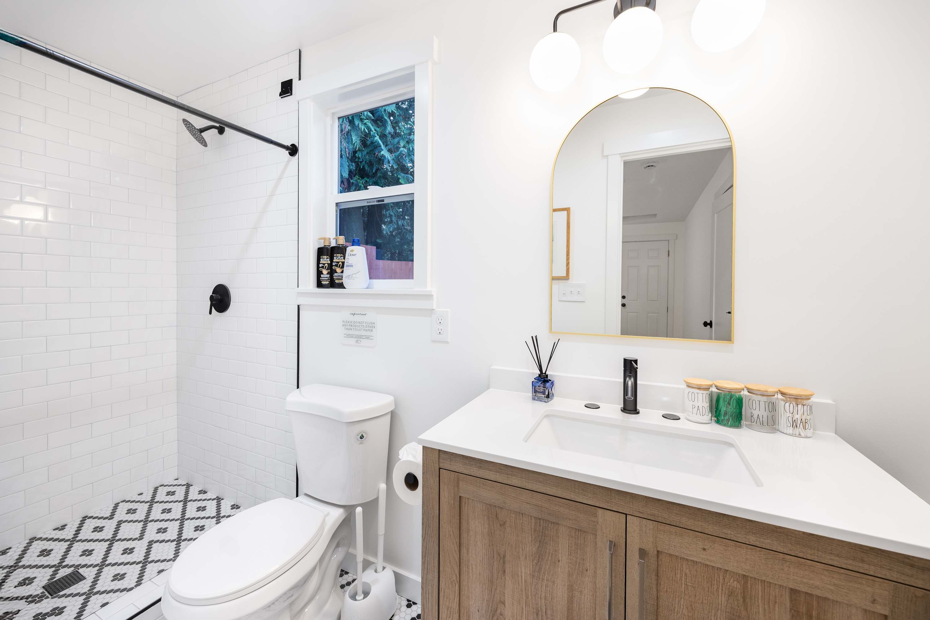 Newly Modern 4BR2BA Rambler by Super Market