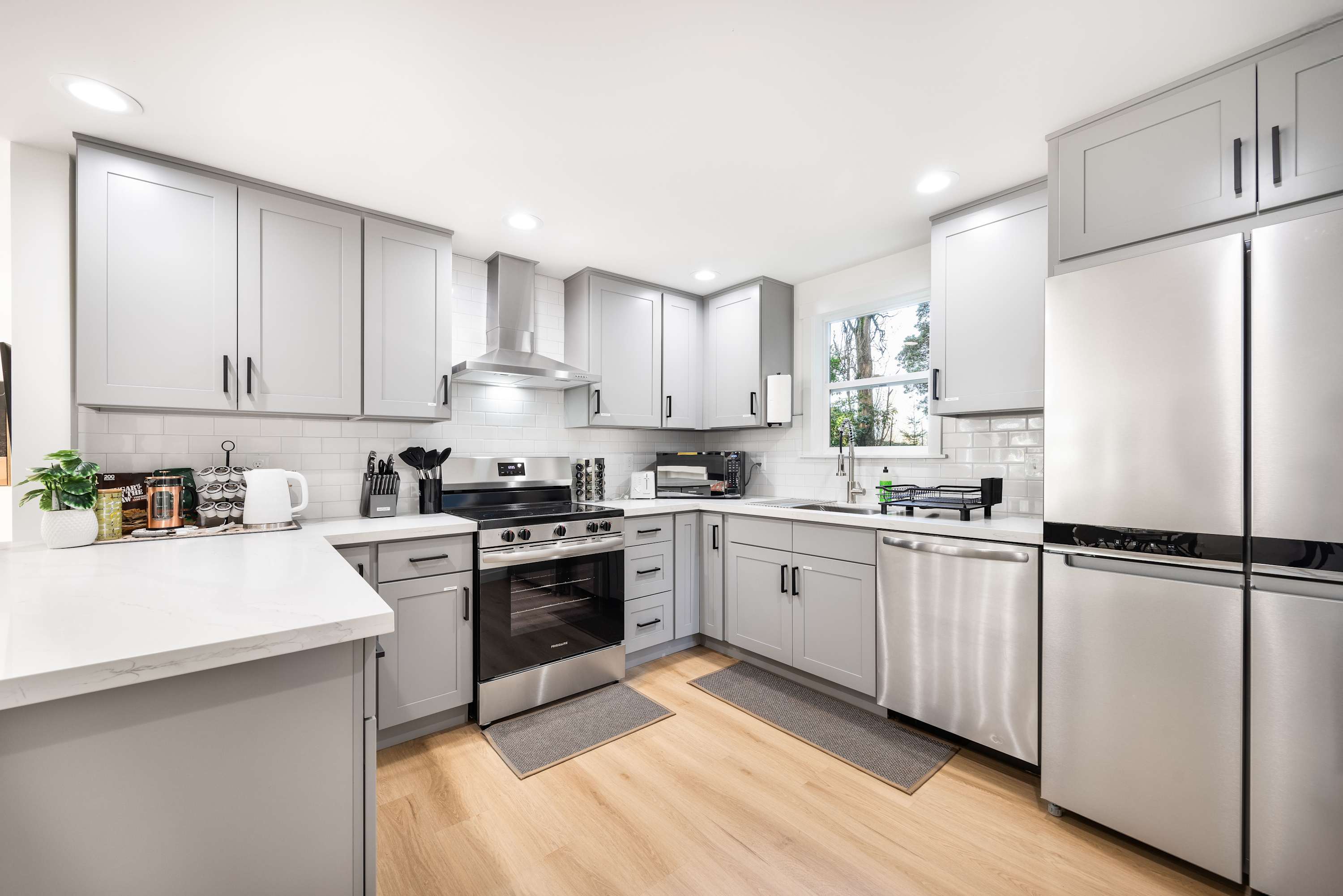 Newly Modern 4BR2BA Rambler by Super Market