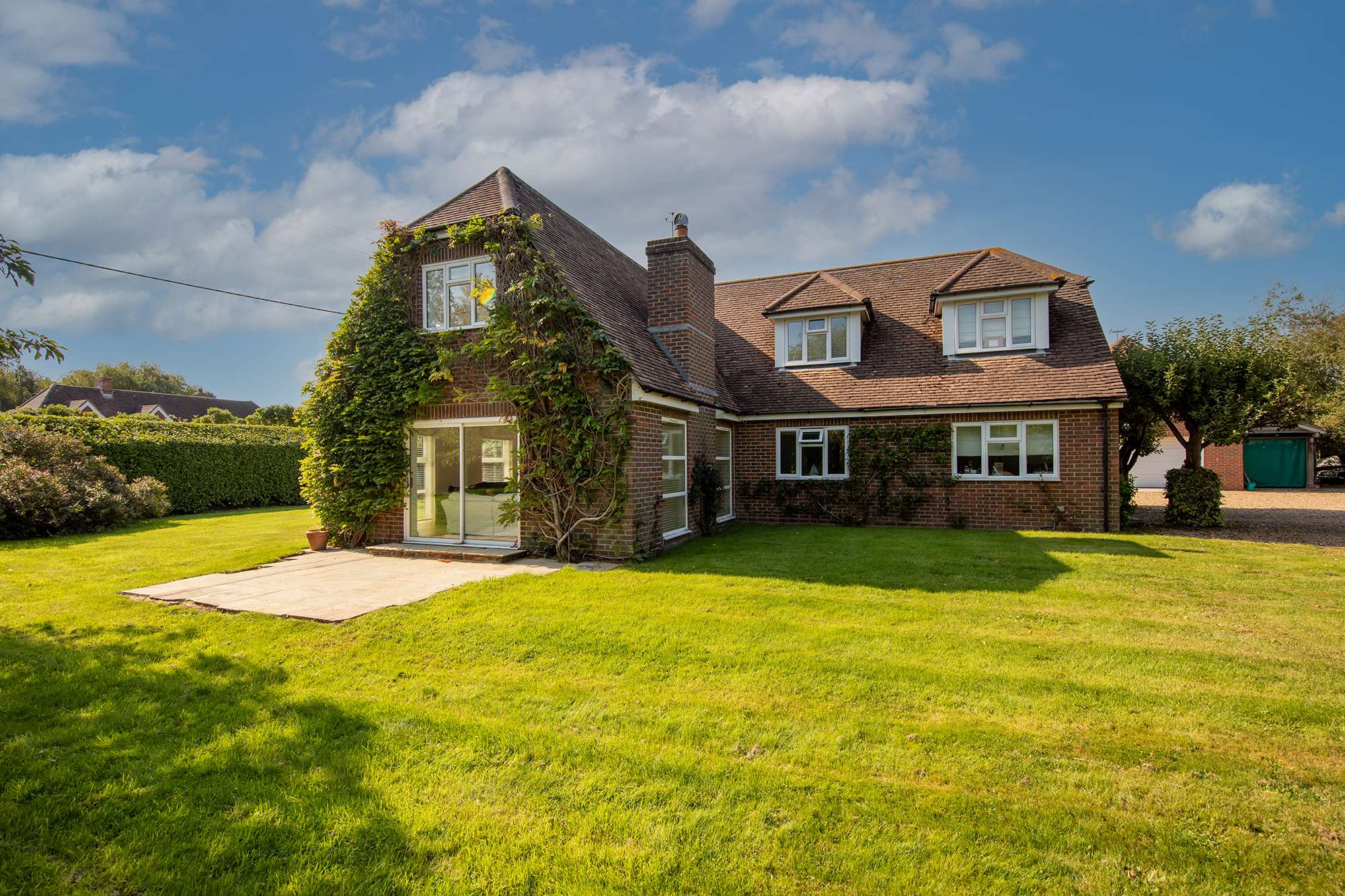 Secluded rural retreat, close to beach – sleeps 12