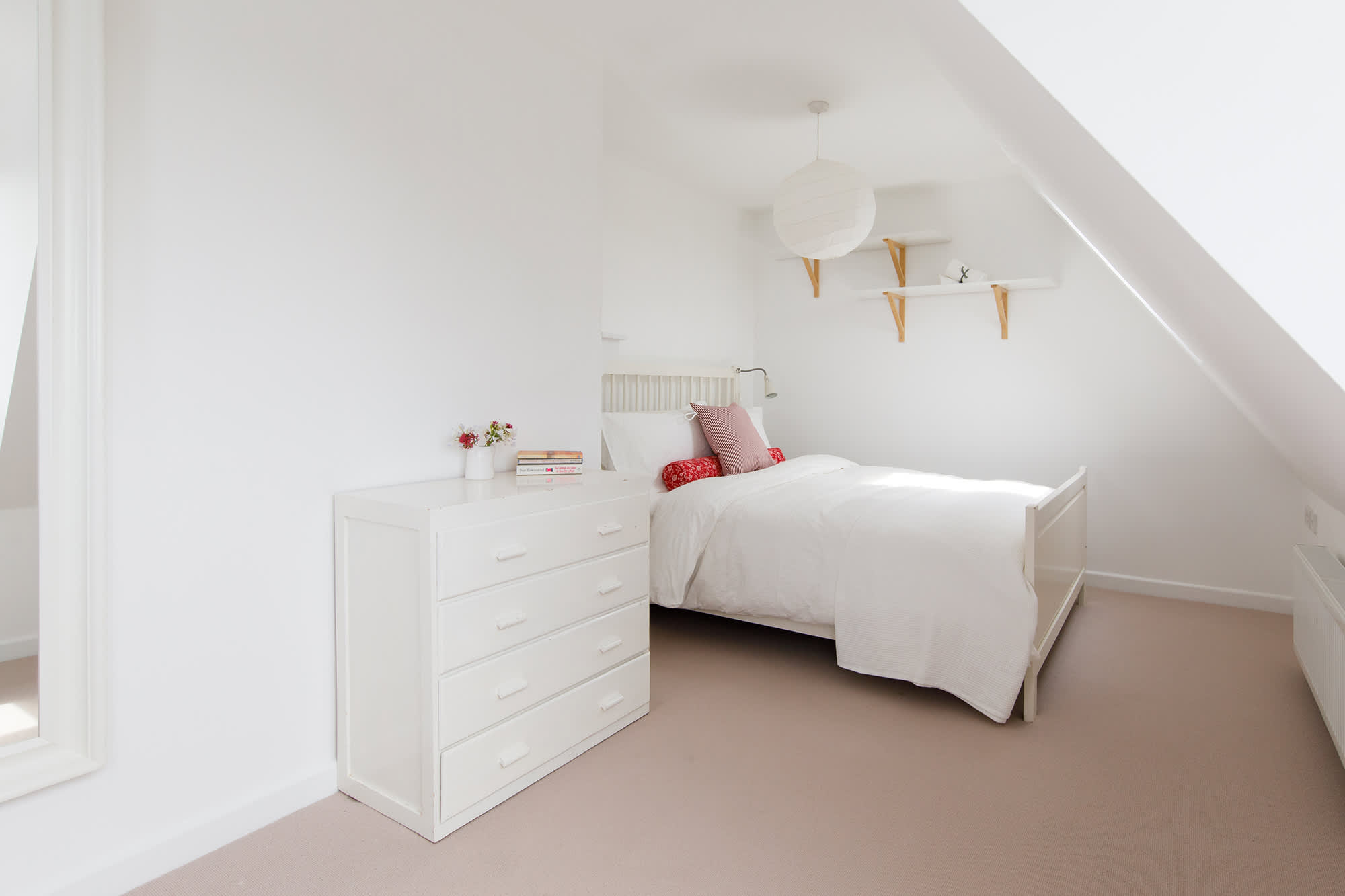 Modern and bright double room.