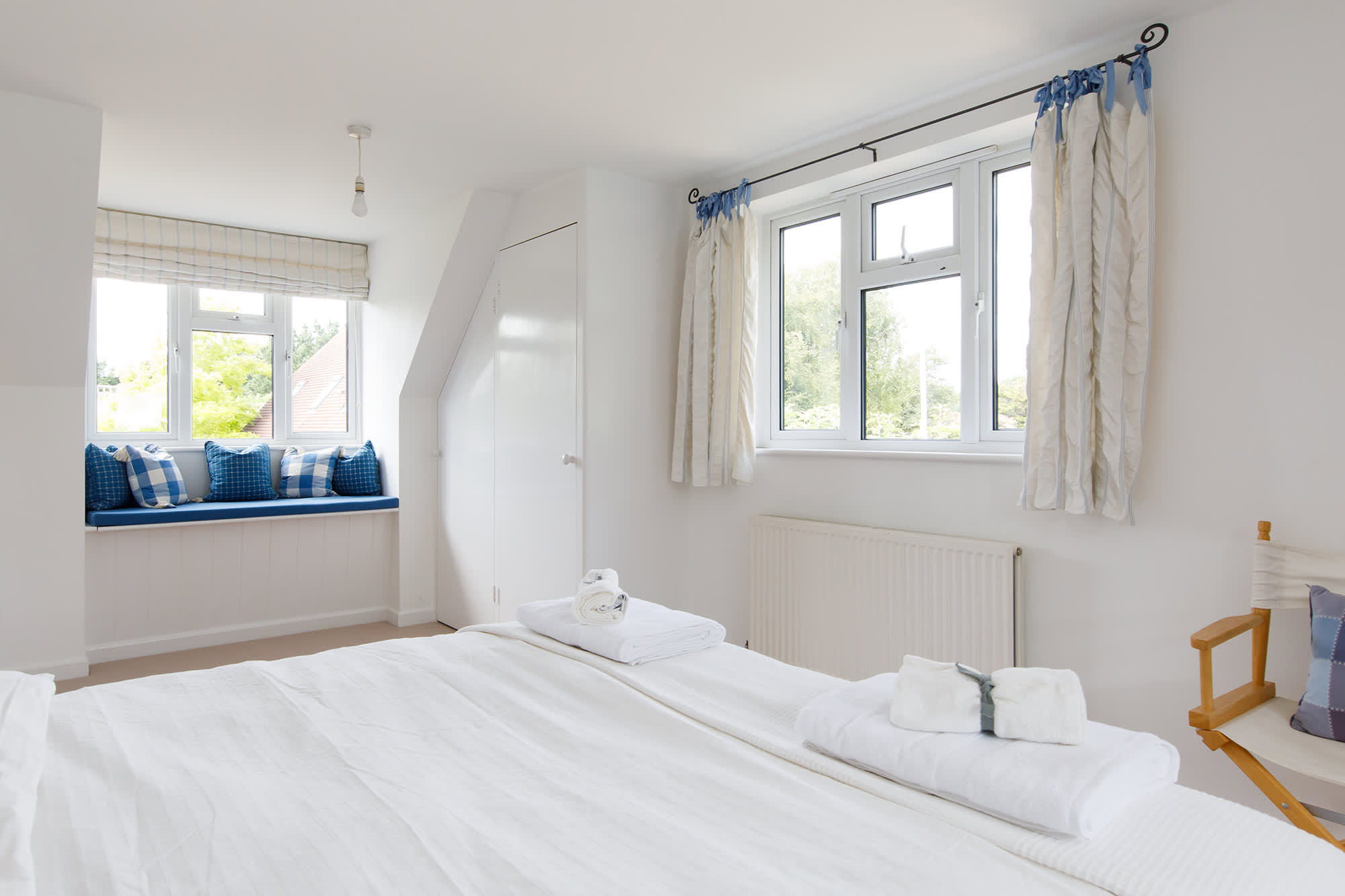 You're guaranteed a good night's sleep in the master king bed, with luxurious pillows, bedding and sheets.