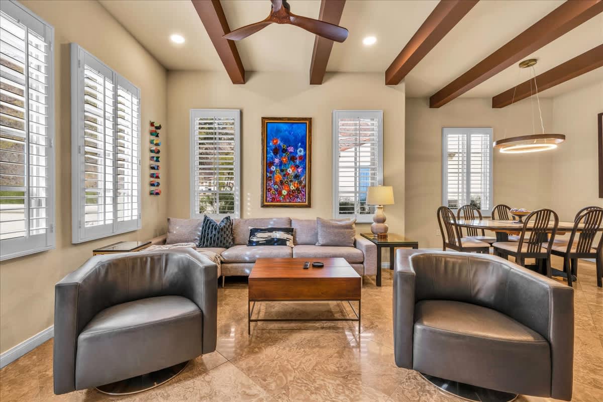 Relaxing Desert Oasis with Magnificent Mountain Views - Photo 2