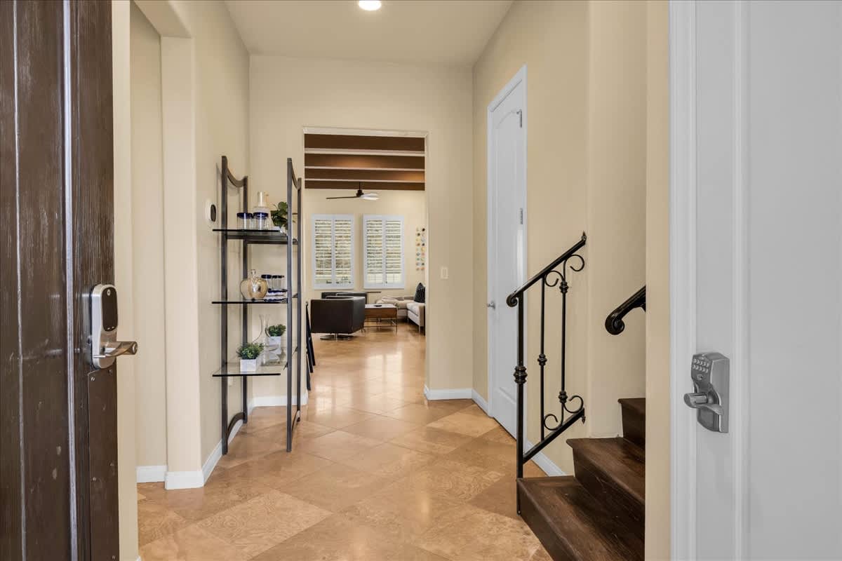 Relaxing Desert Oasis with Magnificent Mountain Views - Photo 4