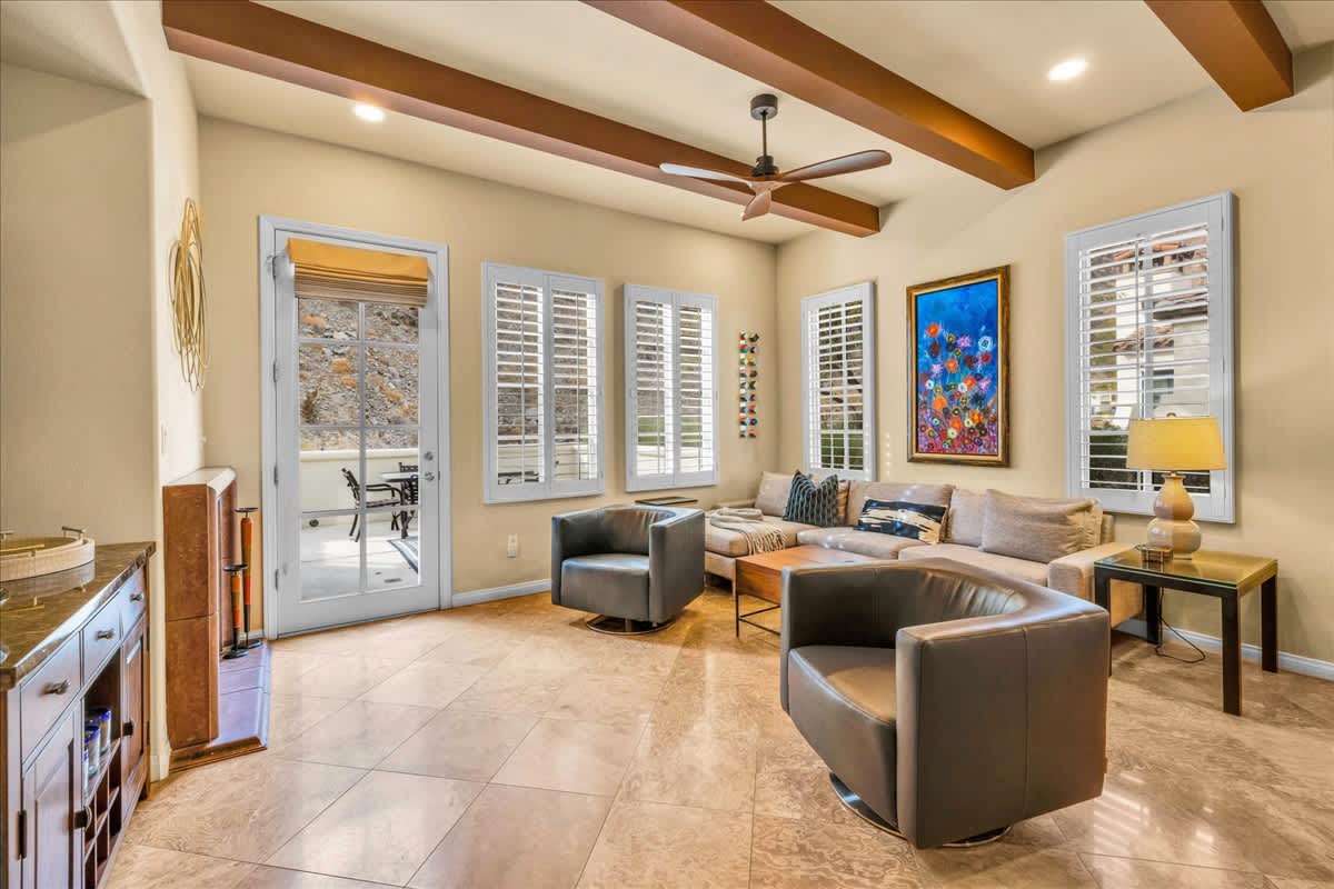 Relaxing Desert Oasis with Magnificent Mountain Views - Photo 5