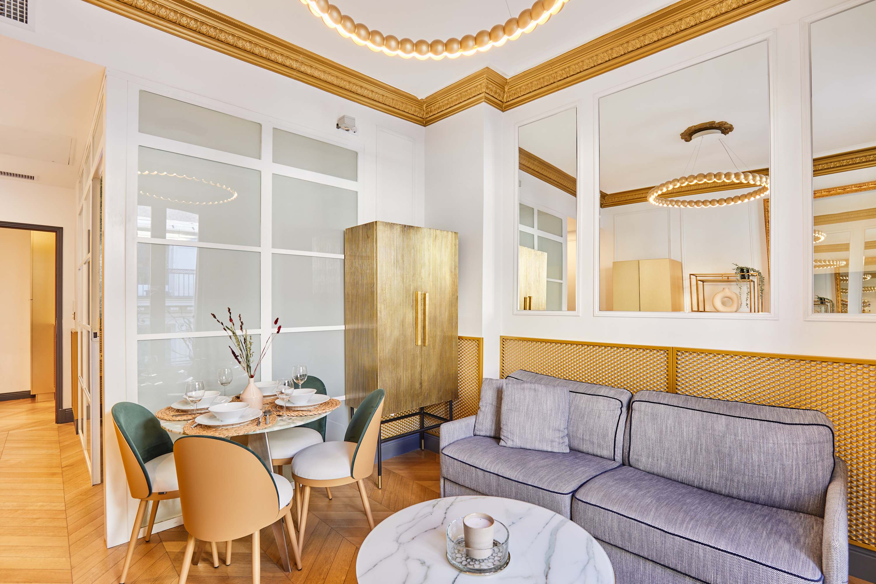 Superbe flat with AC Champs Elysees Av Montaigne — Paris, Île-de-France — vacation rental