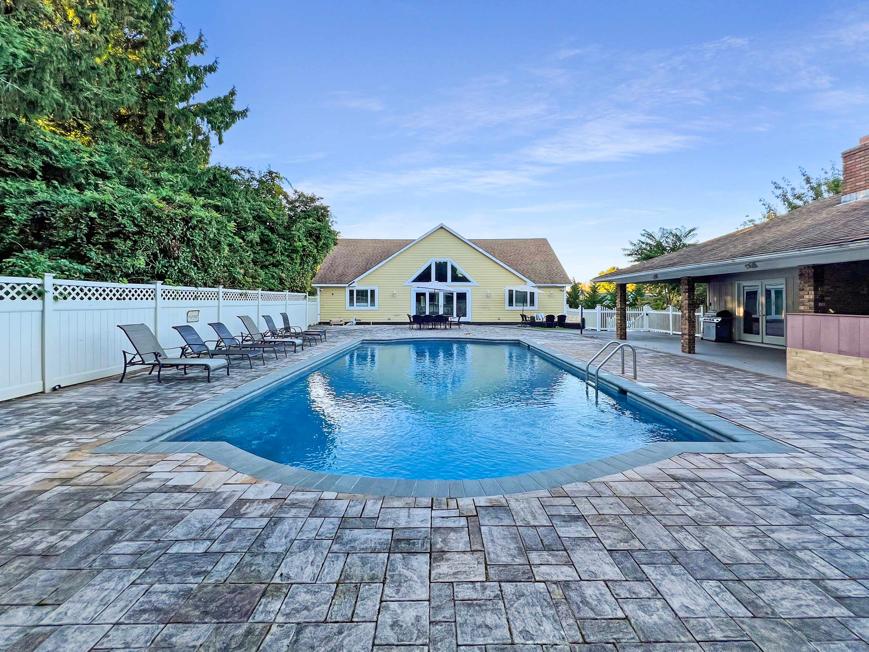 Sprawling Southampton Home: Private Pool