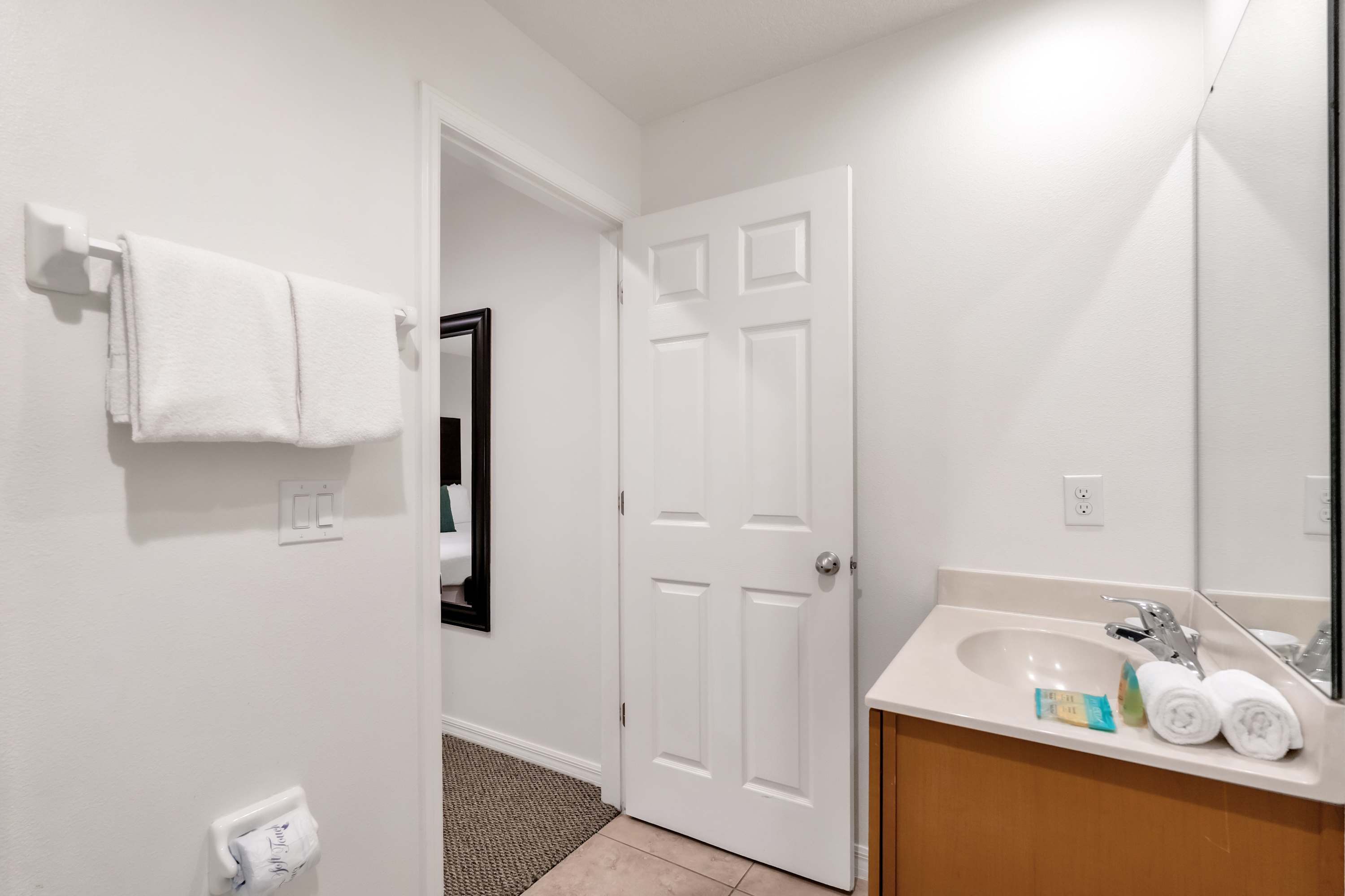 Upstay Spacious 3BR Home w Resort Clubhouse Pool | Photo 21