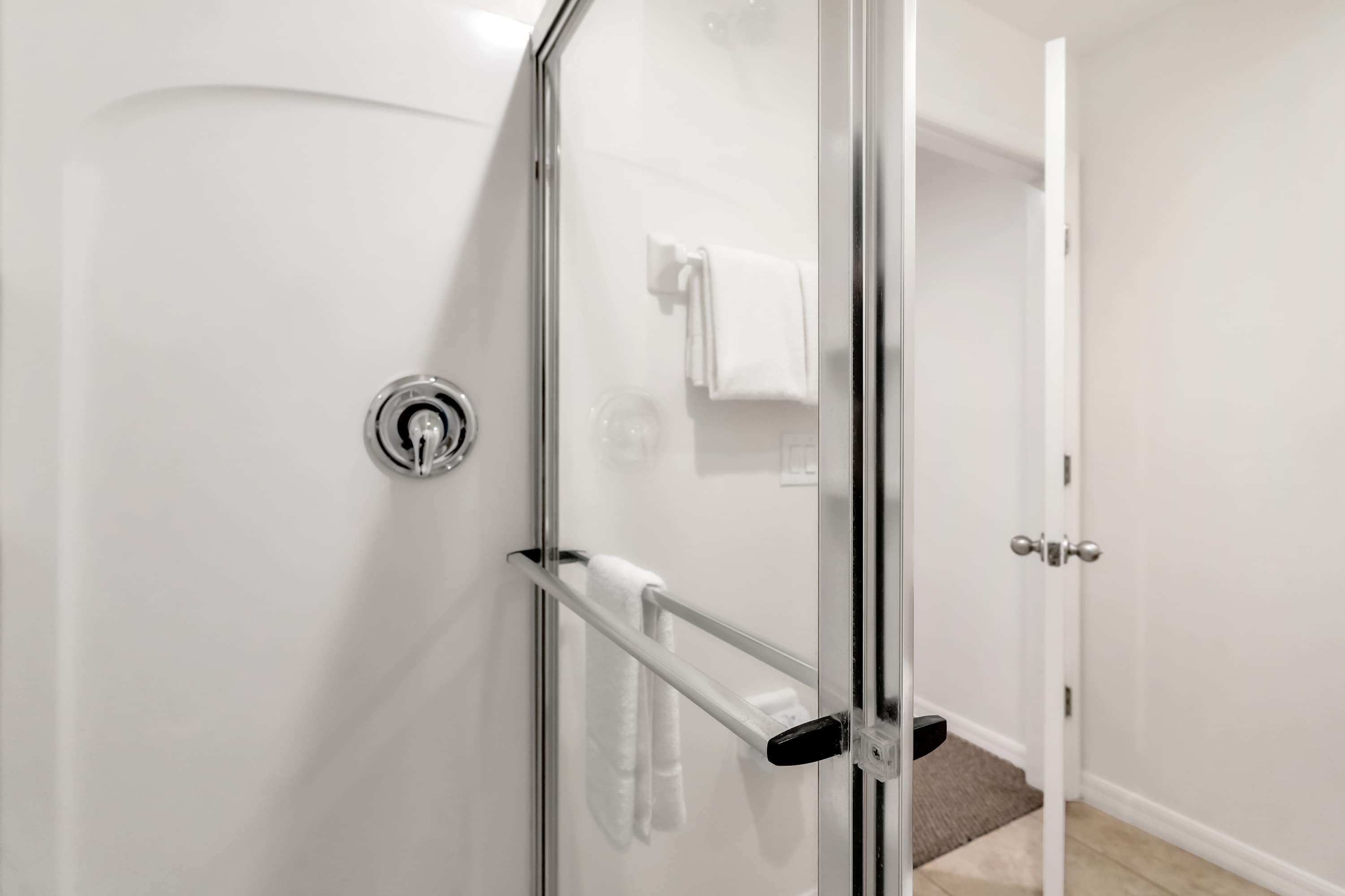 Upstay Spacious 3BR Home w Resort Clubhouse Pool | Photo 22