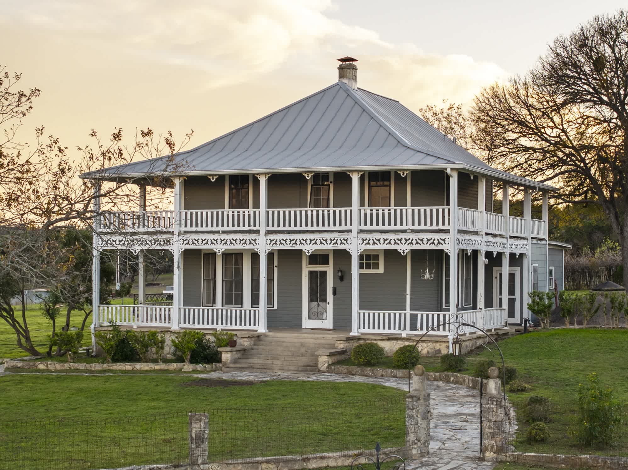 Historic 1BR Farmhouse | Firepit | Mountain Views — Boerne, TX — vacation rental