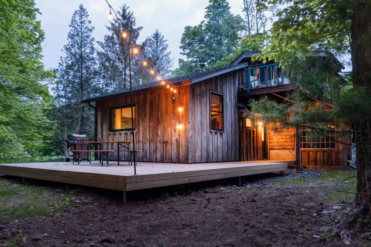 Chic Catskills Cabin with Hot Tub and Fire Pit