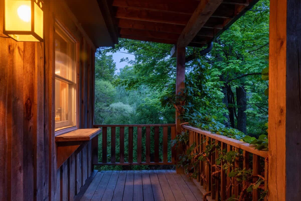 Chic Catskills Cabin with Hot Tub and Fire Pit