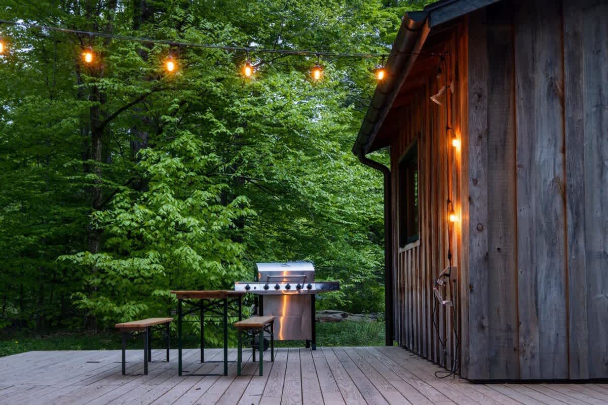 Chic Catskills Cabin with Hot Tub and Fire Pit