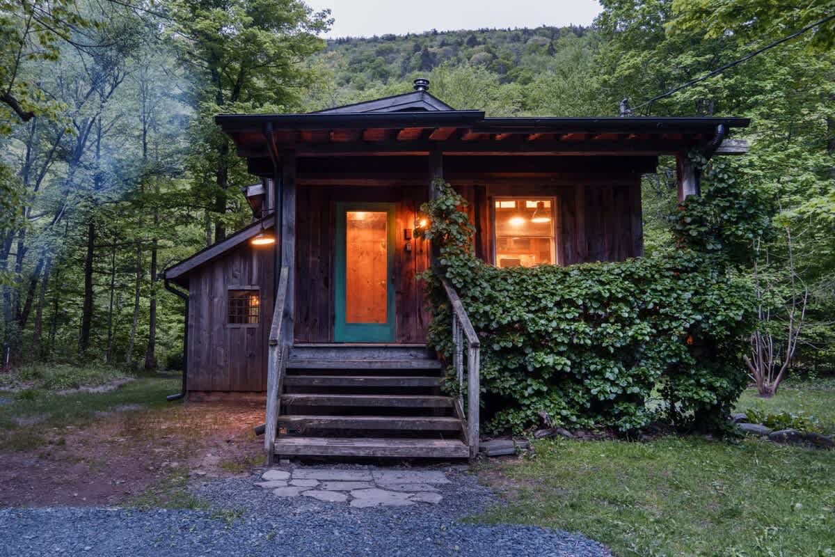 Chic Catskills Cabin with Hot Tub and Fire Pit