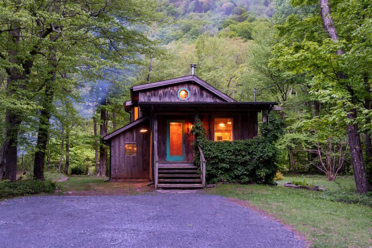 Chic Catskills Cabin with Hot Tub and Fire Pit