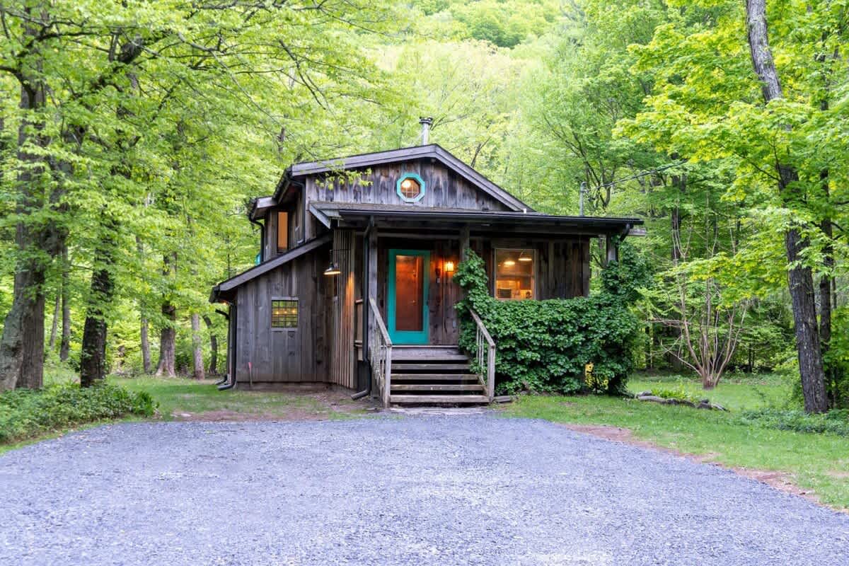 Chic Catskills Cabin with Hot Tub and Fire Pit