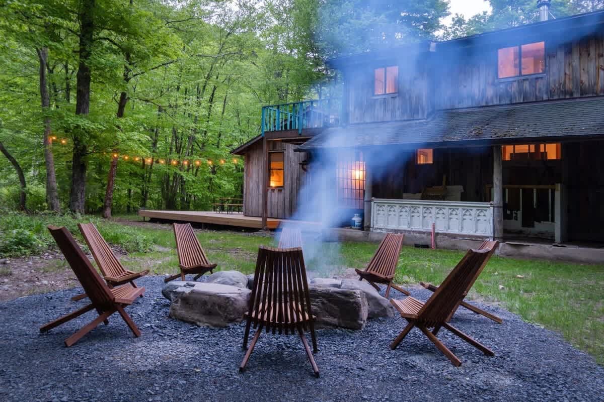 Chic Catskills Cabin with Hot Tub and Fire Pit