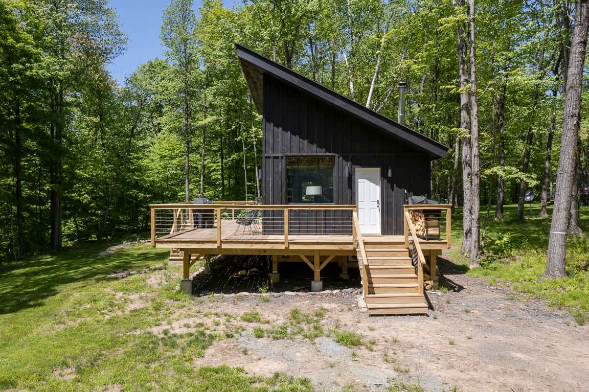 Private Cabin with Guesthouse, Hot Tub, Fire Pits