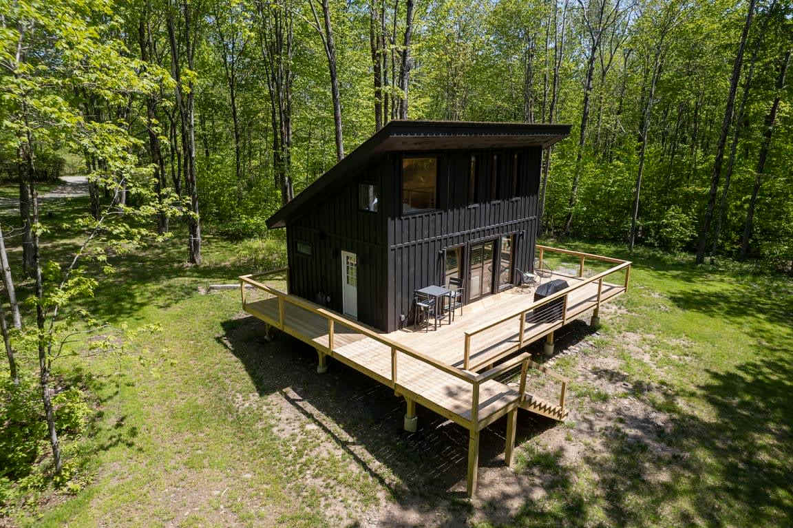 Private Cabin with Guesthouse, Hot Tub, Fire Pits