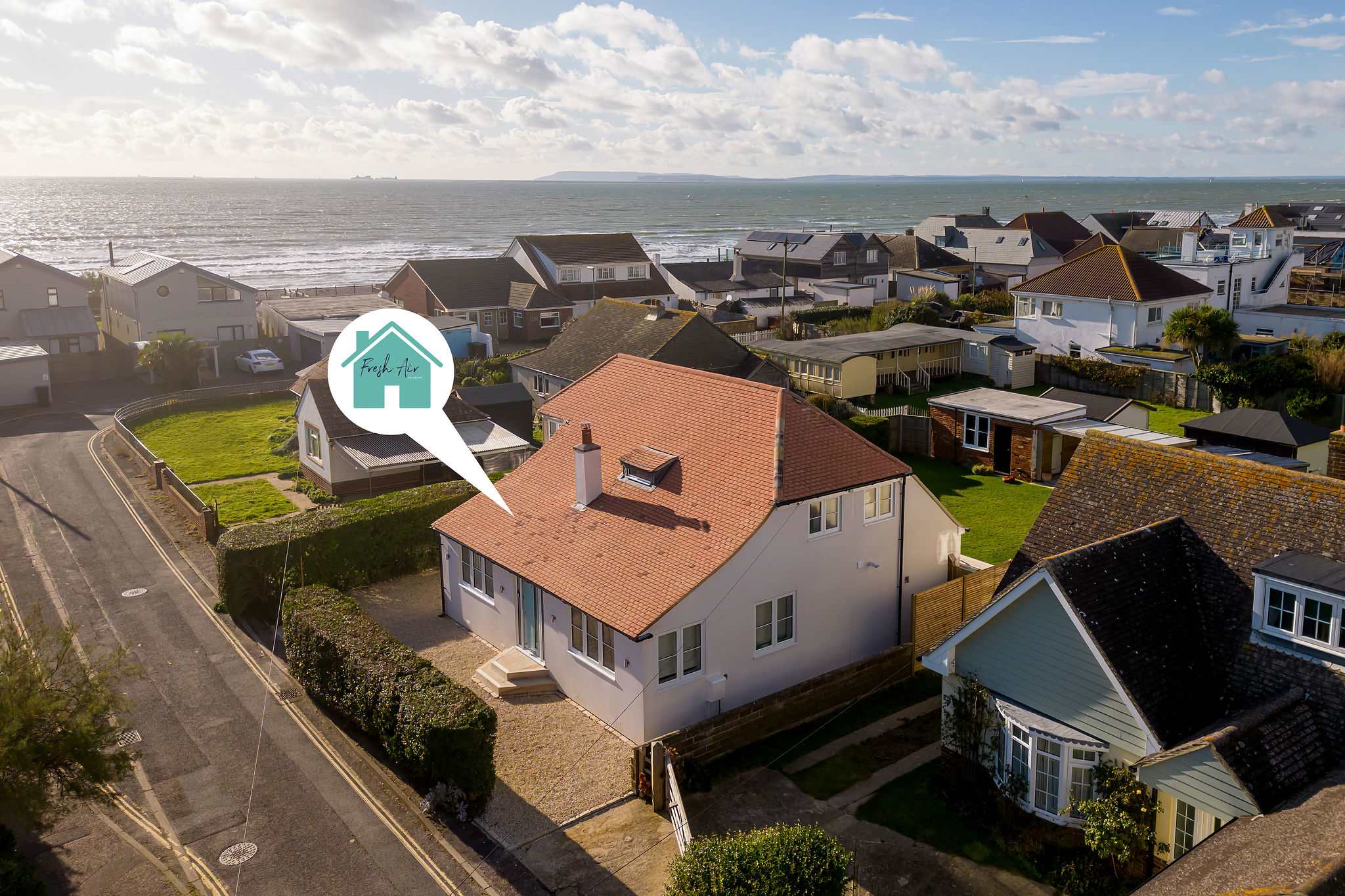Mariners: Stylish Beachside Getaway with Sea Views