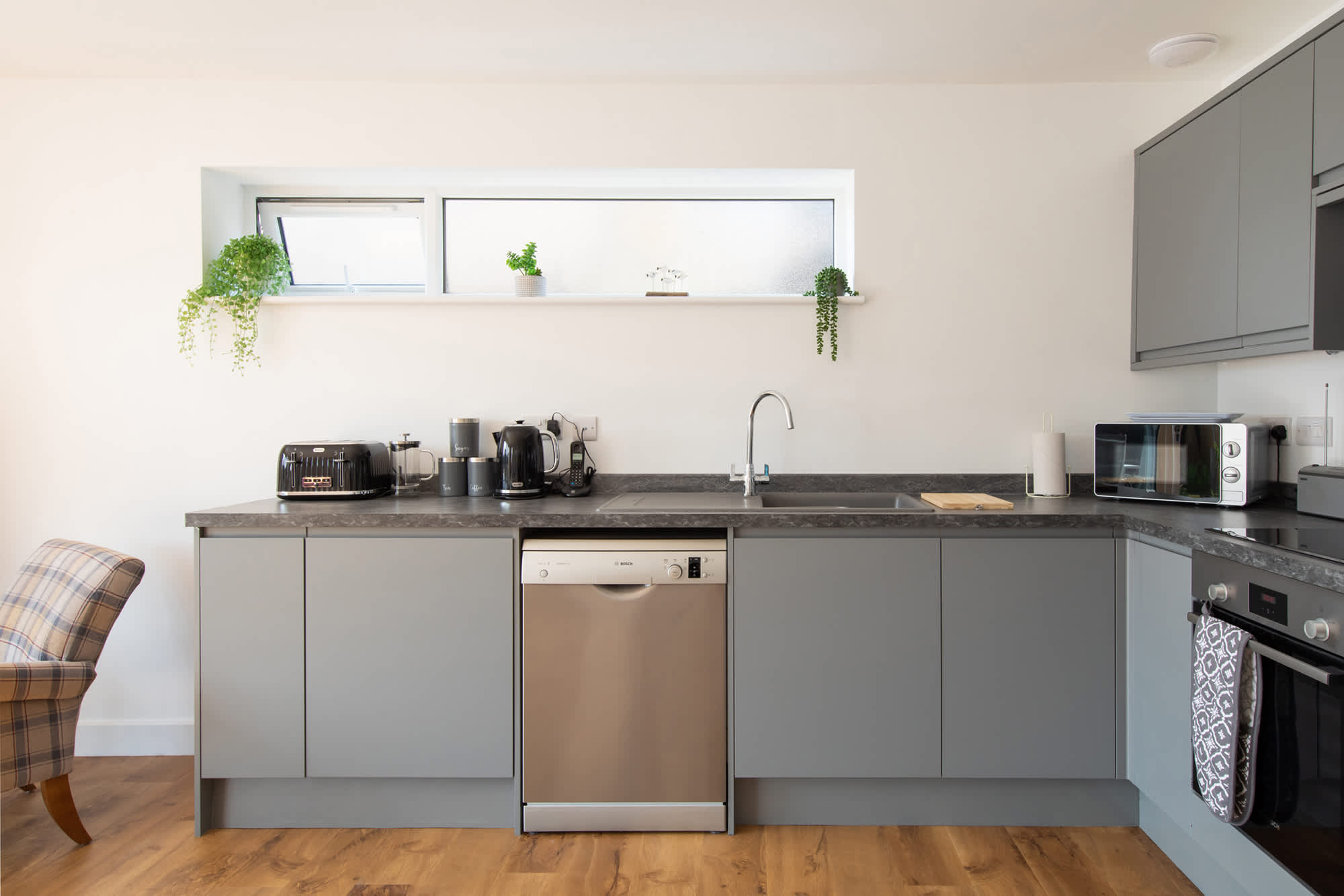 Prepare tasty meals for the whole family in the fully equipped kitchen