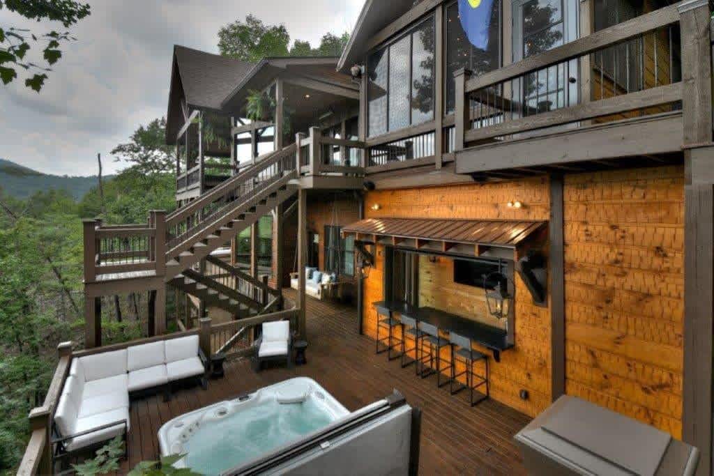 Luxury Looks | Free Night Offer! — Cherry Log, GA — vacation rental