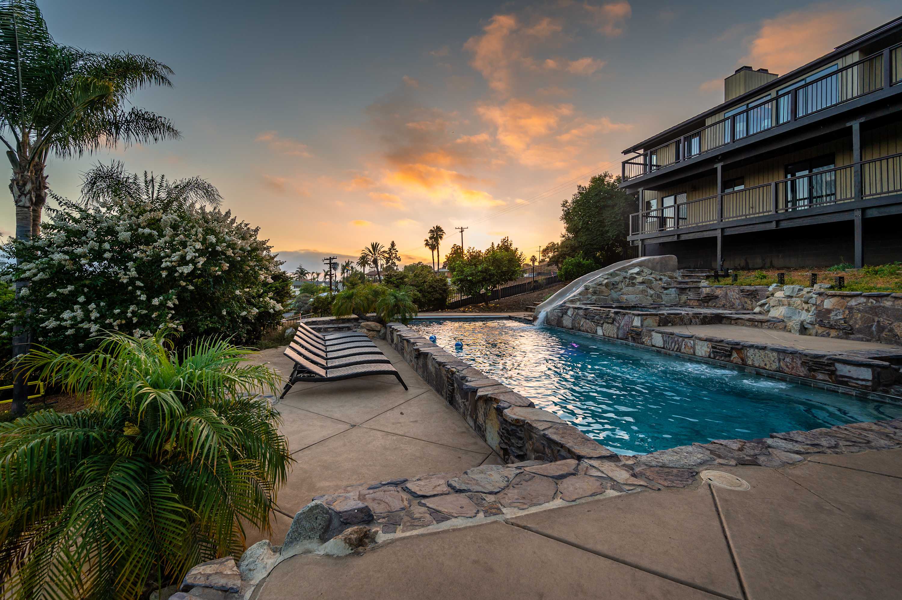 Hillside Oasis 11 miles from San Diego with Views