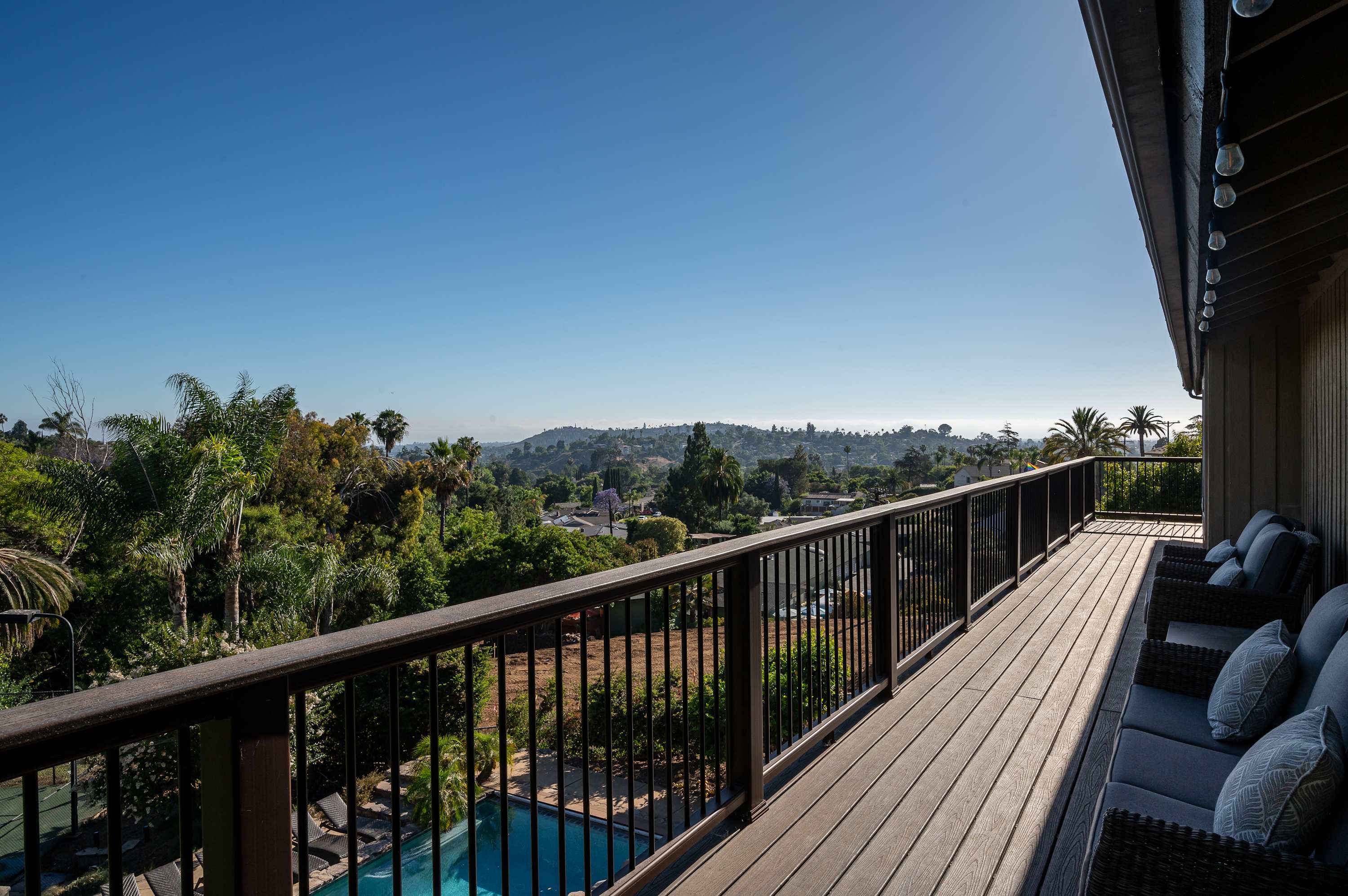 Hillside Oasis 11 miles from San Diego with Views