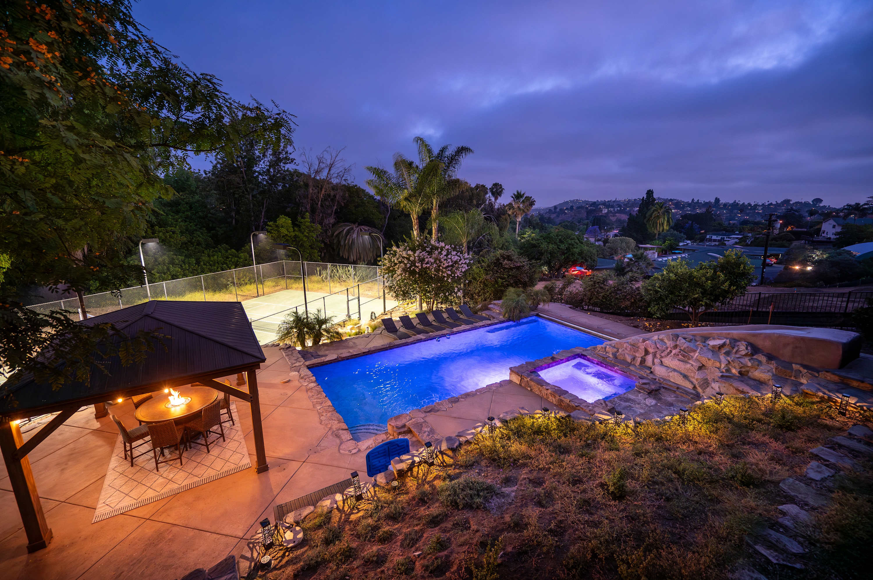 Hillside Oasis 11 miles from San Diego with Views