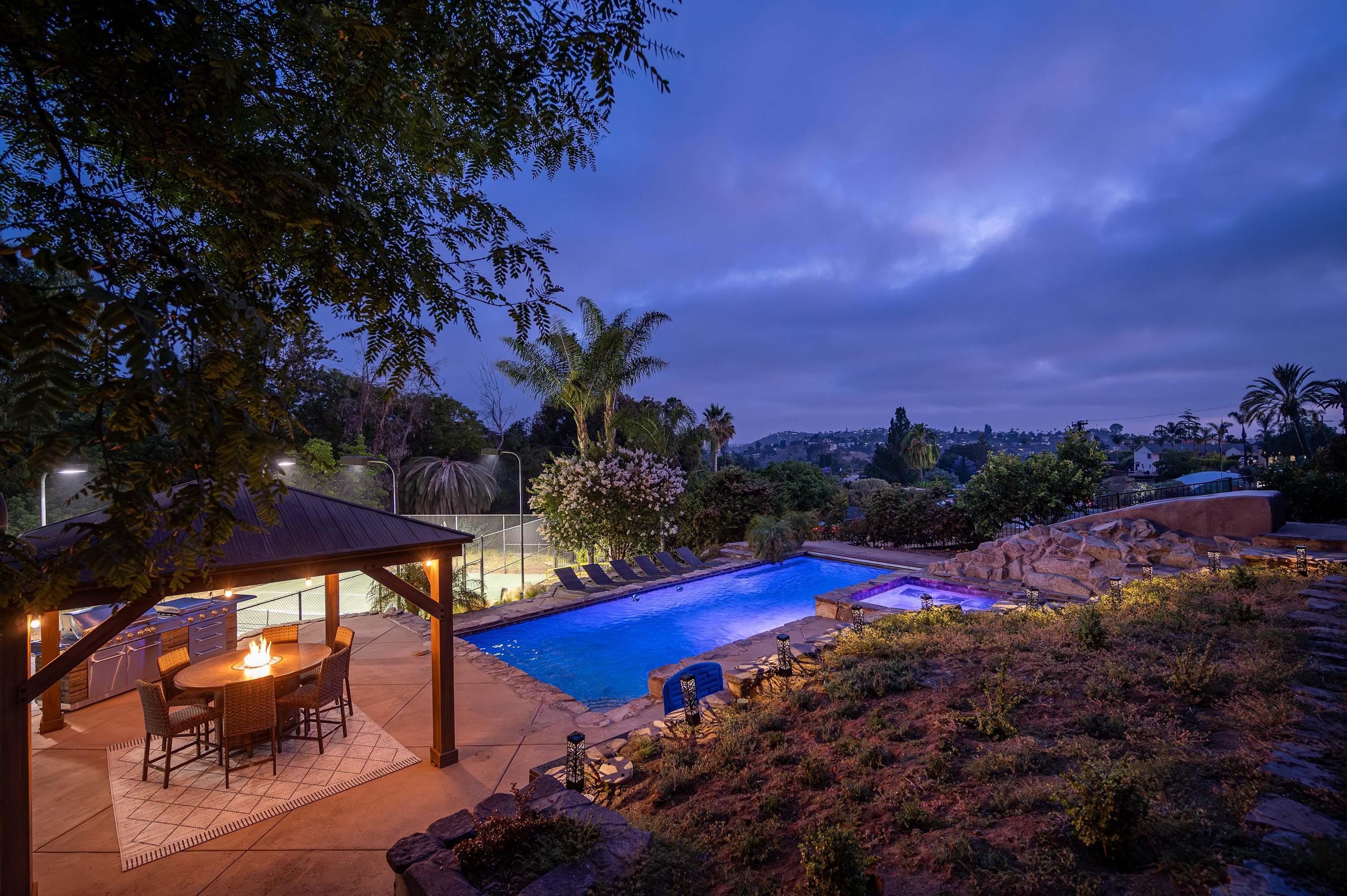 Hillside Oasis 11 miles from San Diego with Views