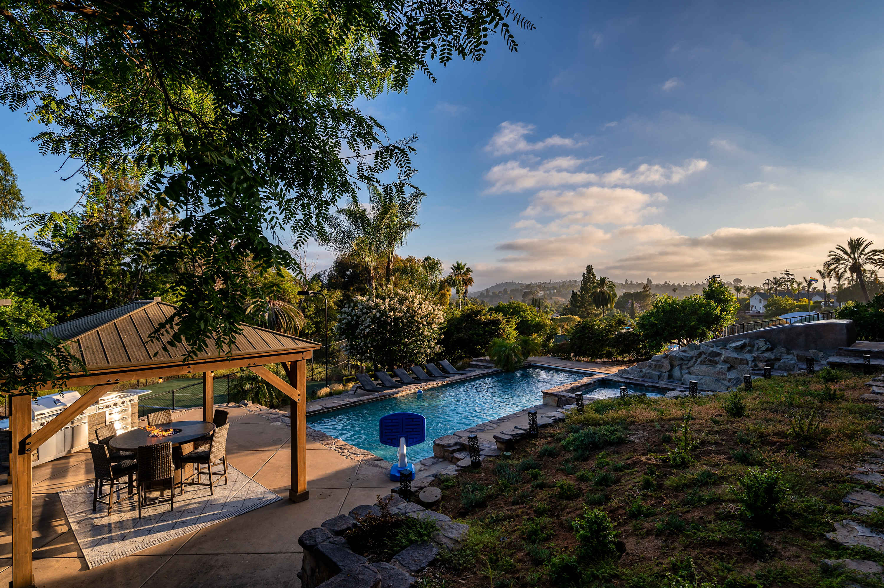 Hillside Oasis 11 miles from San Diego with Views