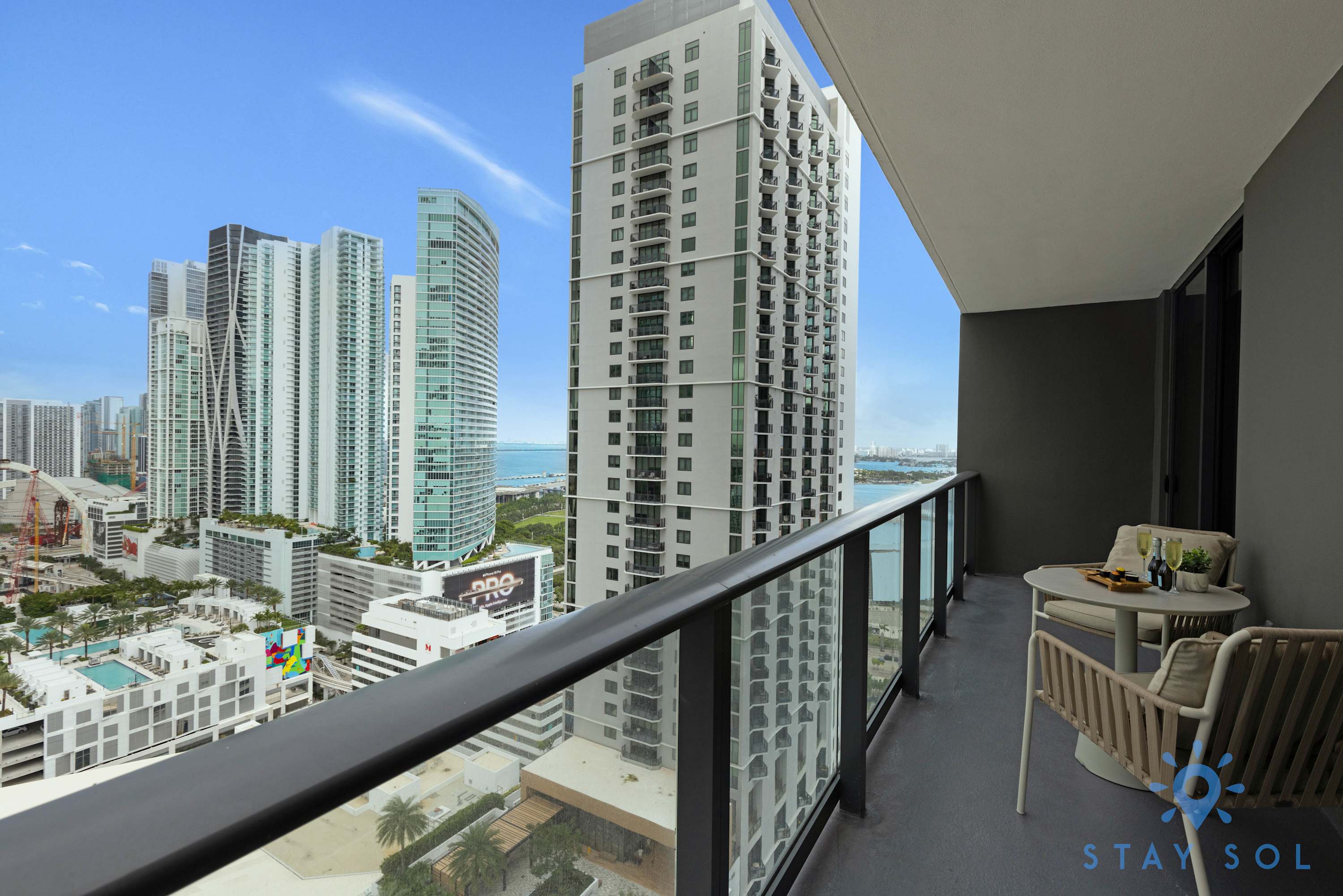 2BRApartment with Pool, Gym and Balcony Views