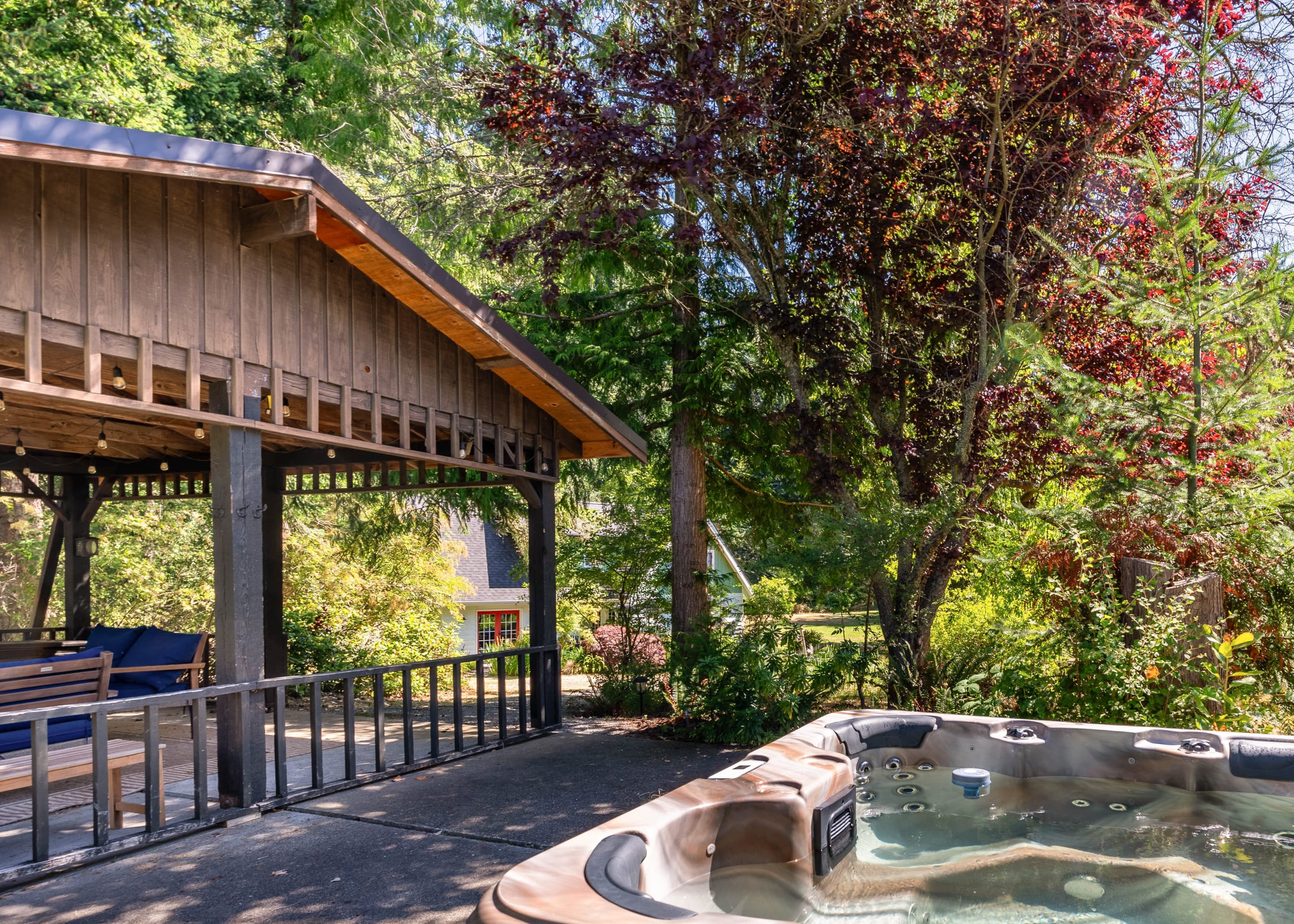 Serene 1 acre Camano Island Escape with Hot Tub