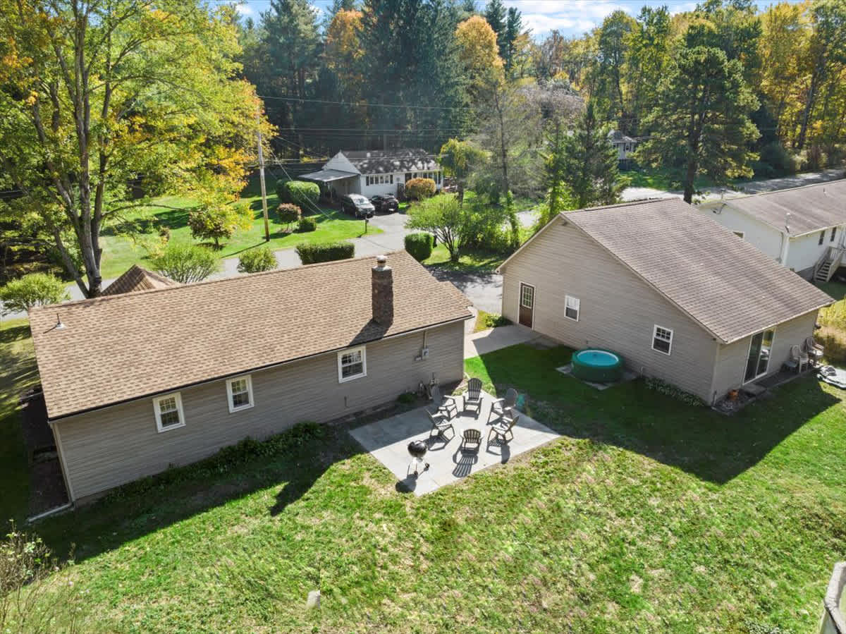 Cozy Home with Hot Tub, Game Room and Fire Pit