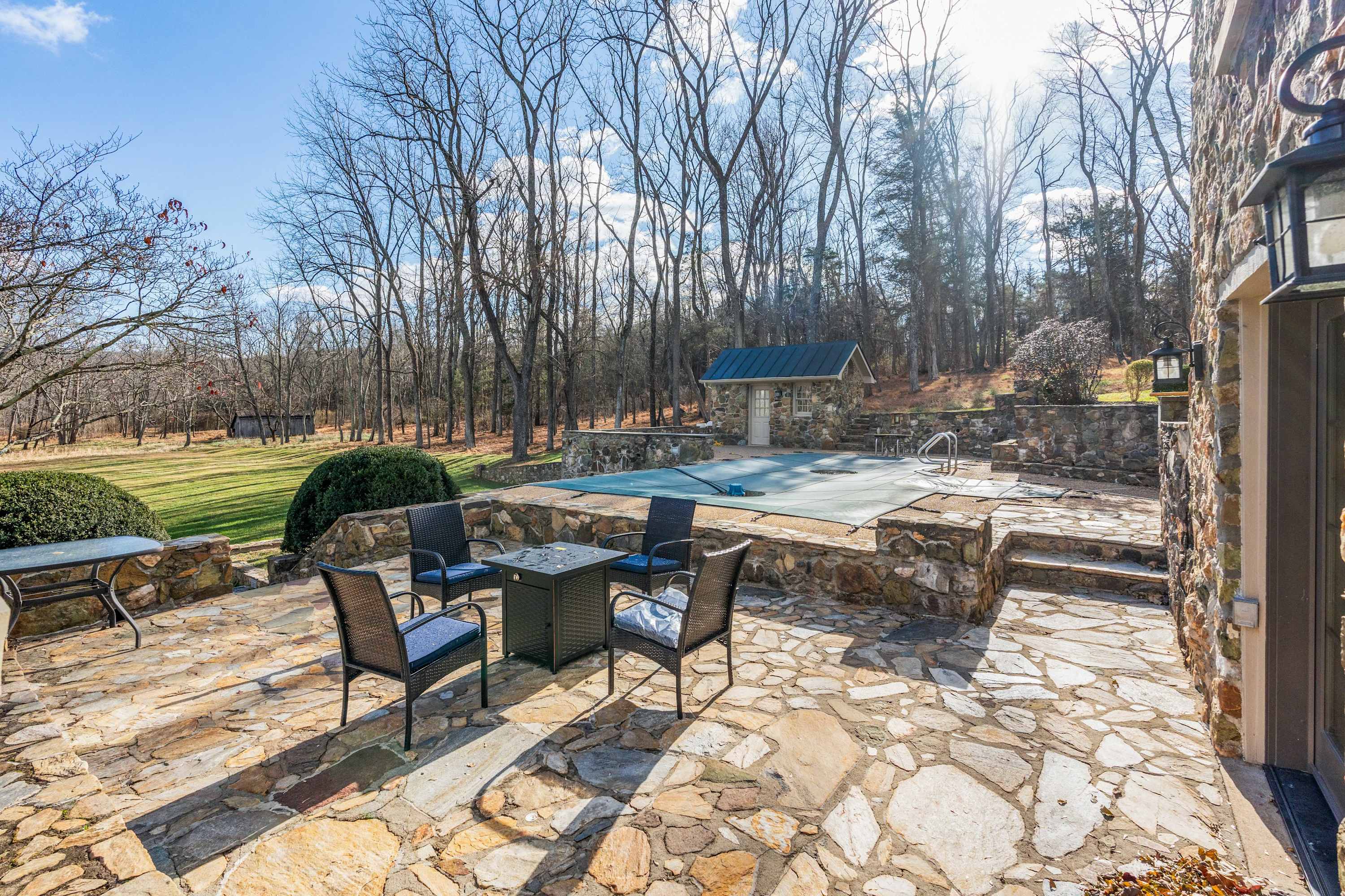 Relaxing Aldie Retreat, with Fireplaces and Pool