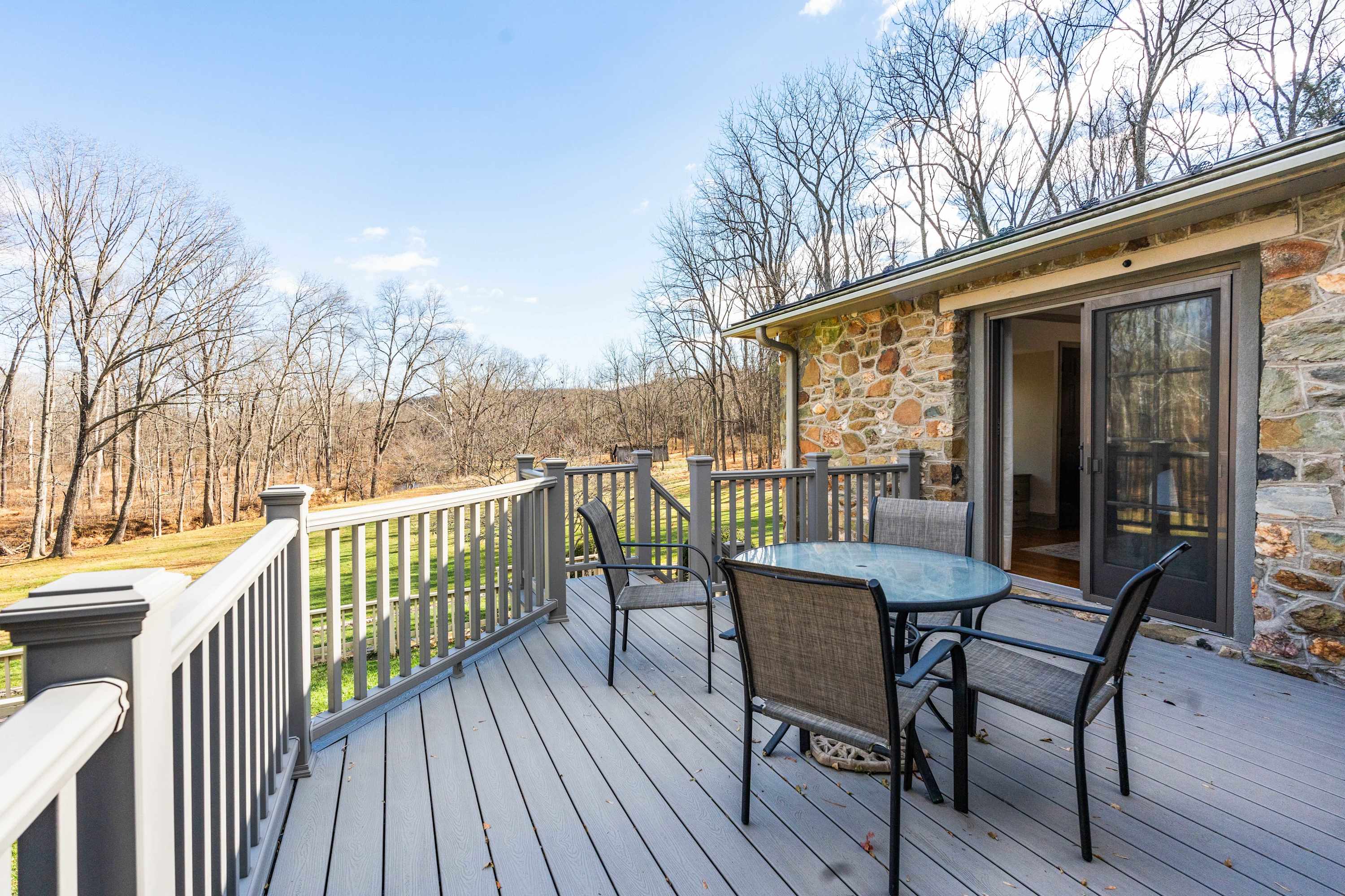 Relaxing Aldie Retreat, with Fireplaces and Pool