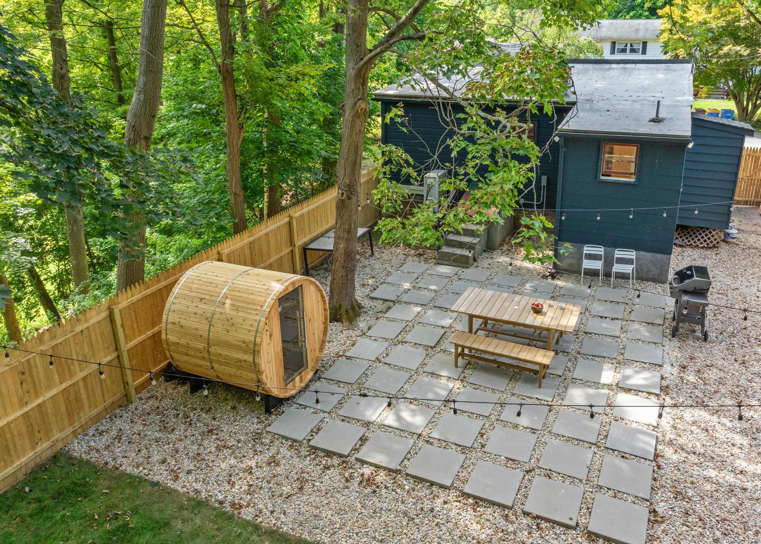 Kingston Cottage with Sauna near Stockade District