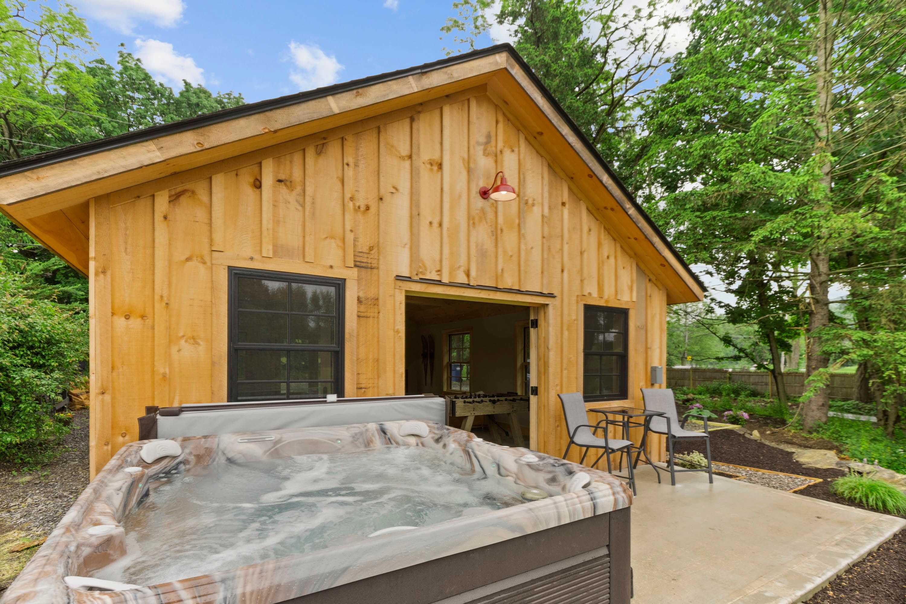 Historic Cottage w Brand New Hot Tub and Game Room