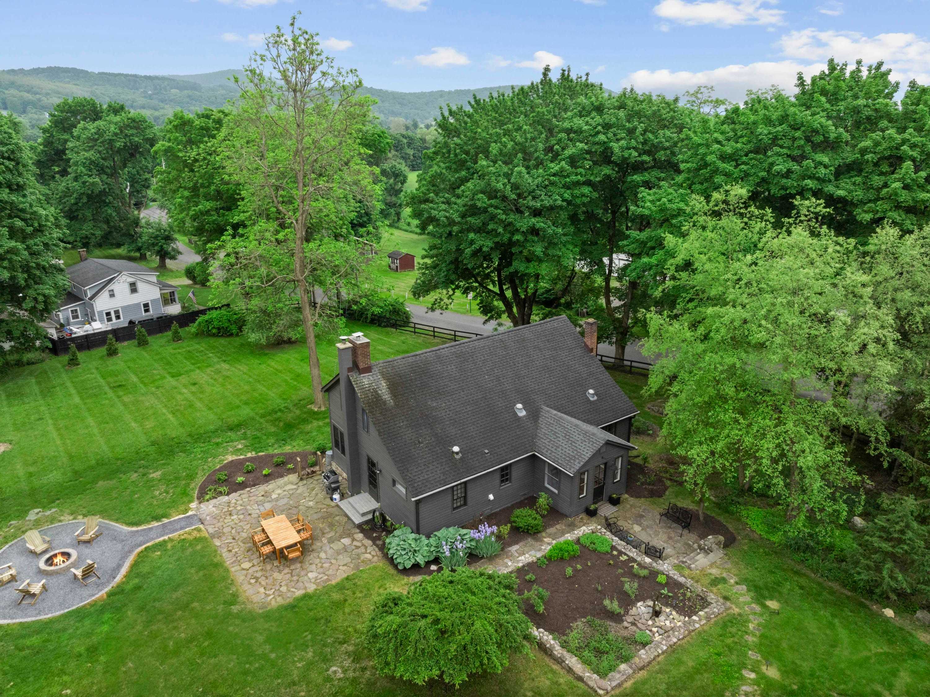 Historic Cottage w Brand New Hot Tub and Game Room