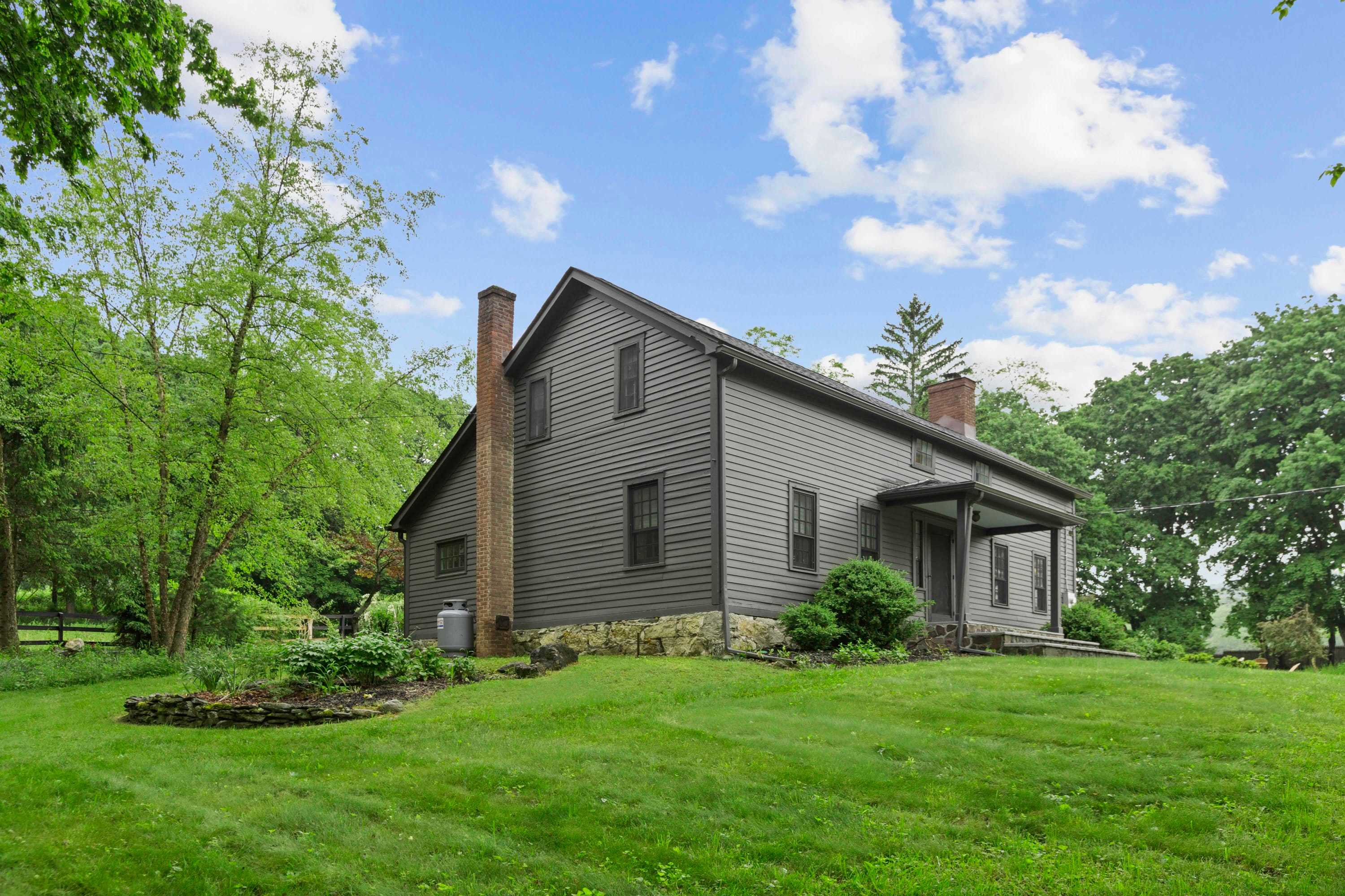 Historic Cottage w Brand New Hot Tub and Game Room