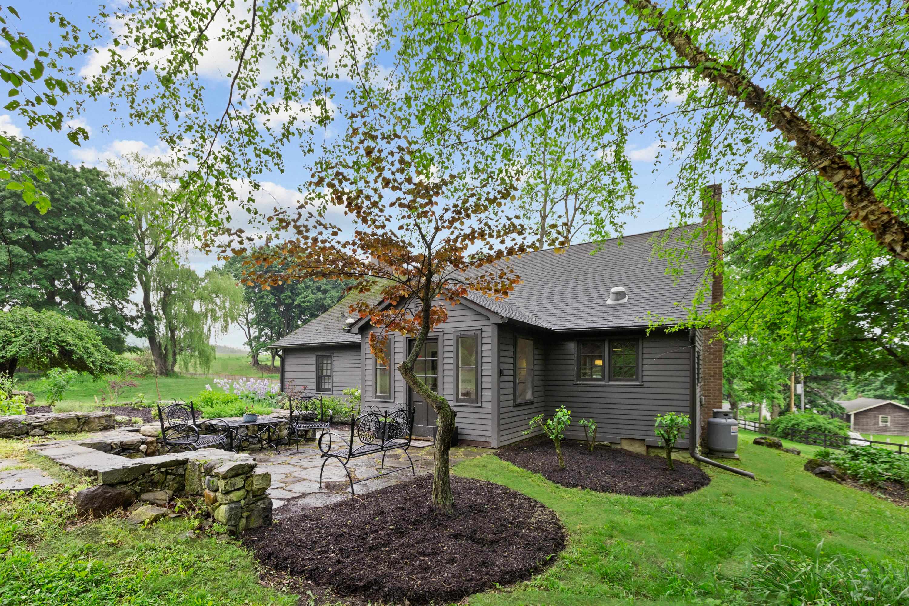 Historic Cottage w Brand New Hot Tub and Game Room