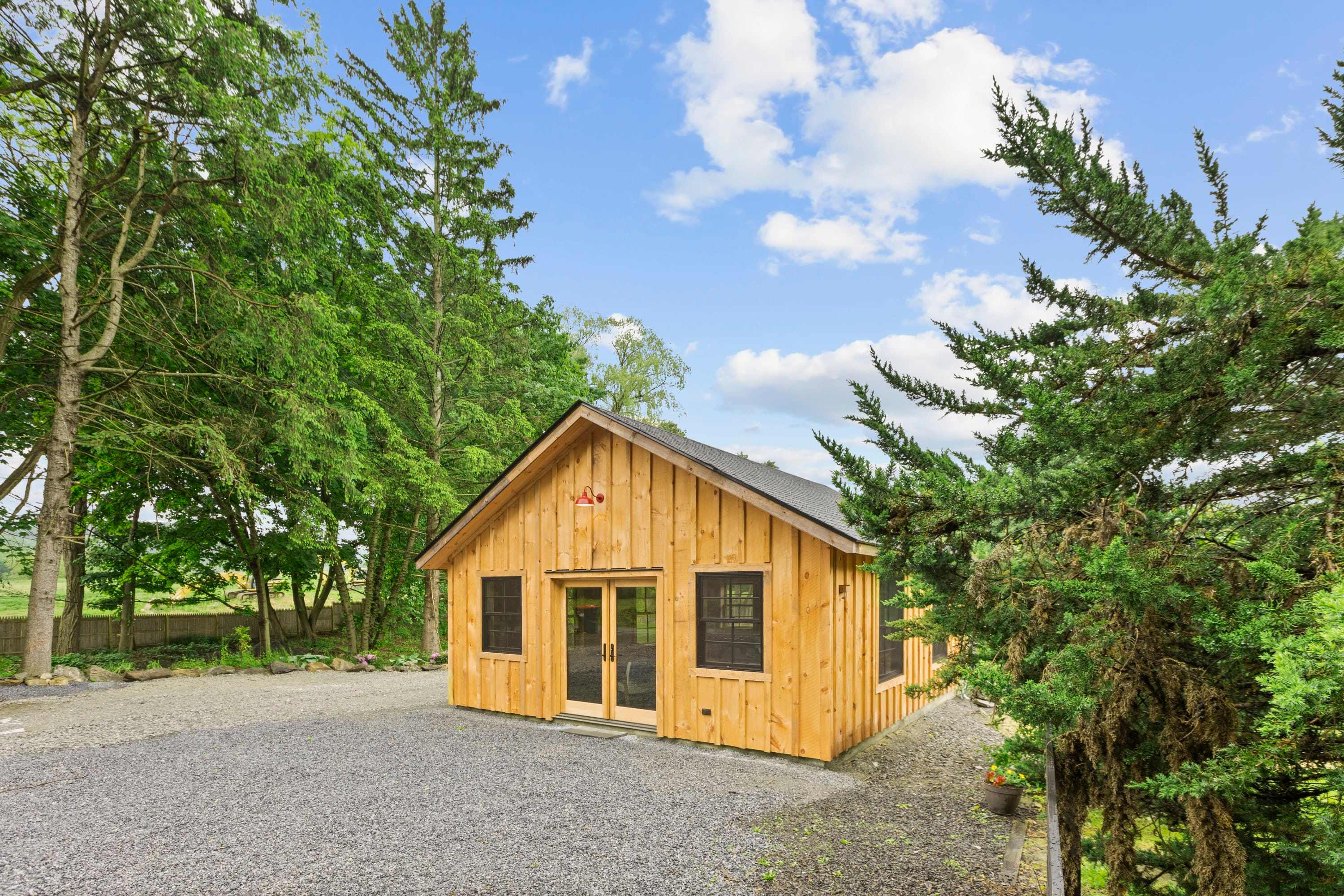 Historic Cottage w Brand New Hot Tub and Game Room