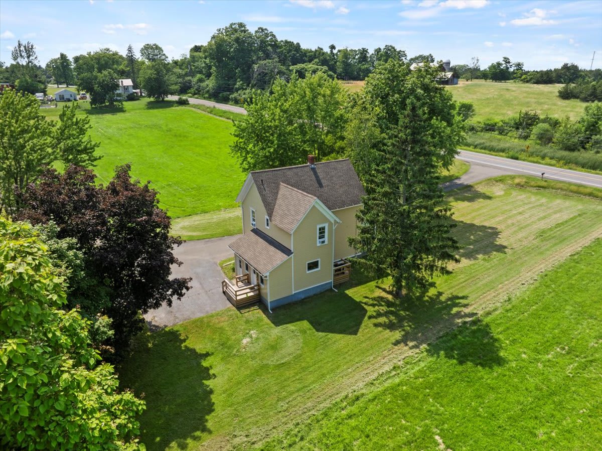 Hudson Restored Farmhouse with Fire Pit