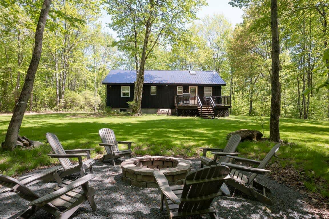 Chic Cabin with Hot Tub and Fire Pit