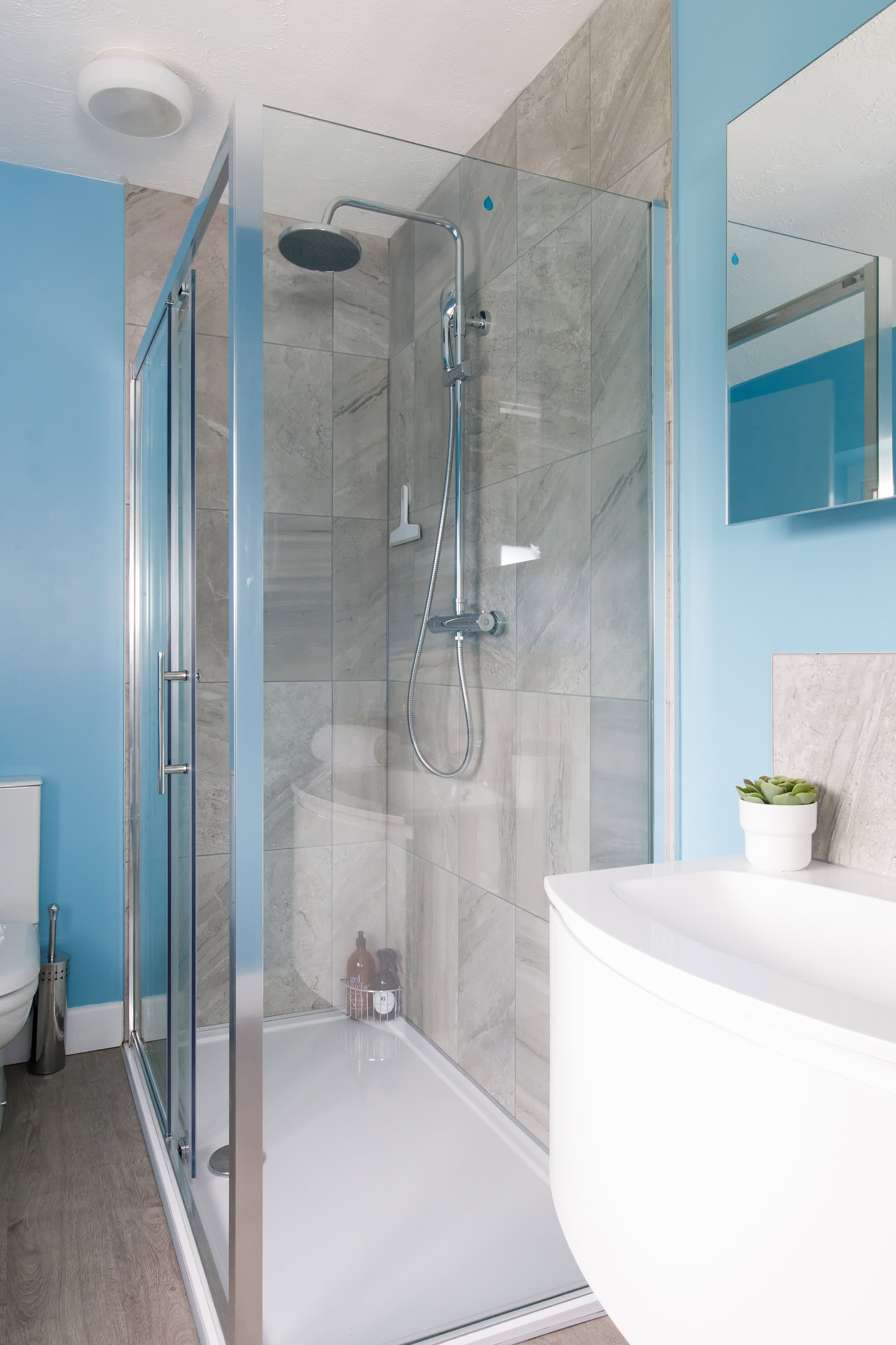 The ensuite is decorated in sky blue and stocked with fresh, white towels.
