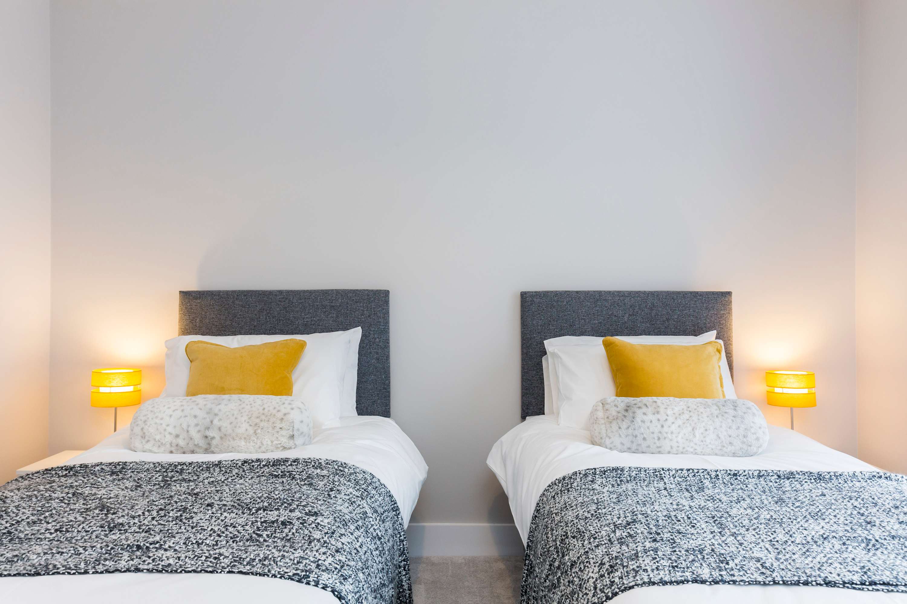 Stylish new home with parking – king beds, garden