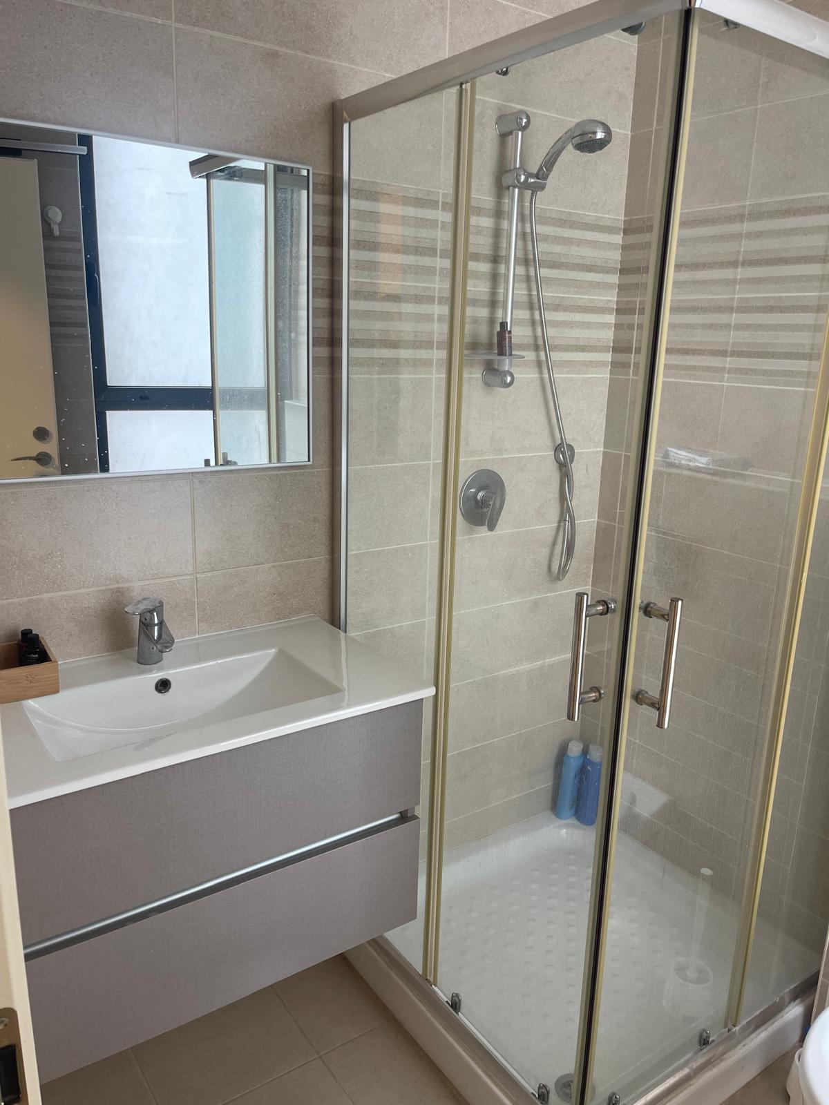 J Tower Luxury - Picture 10