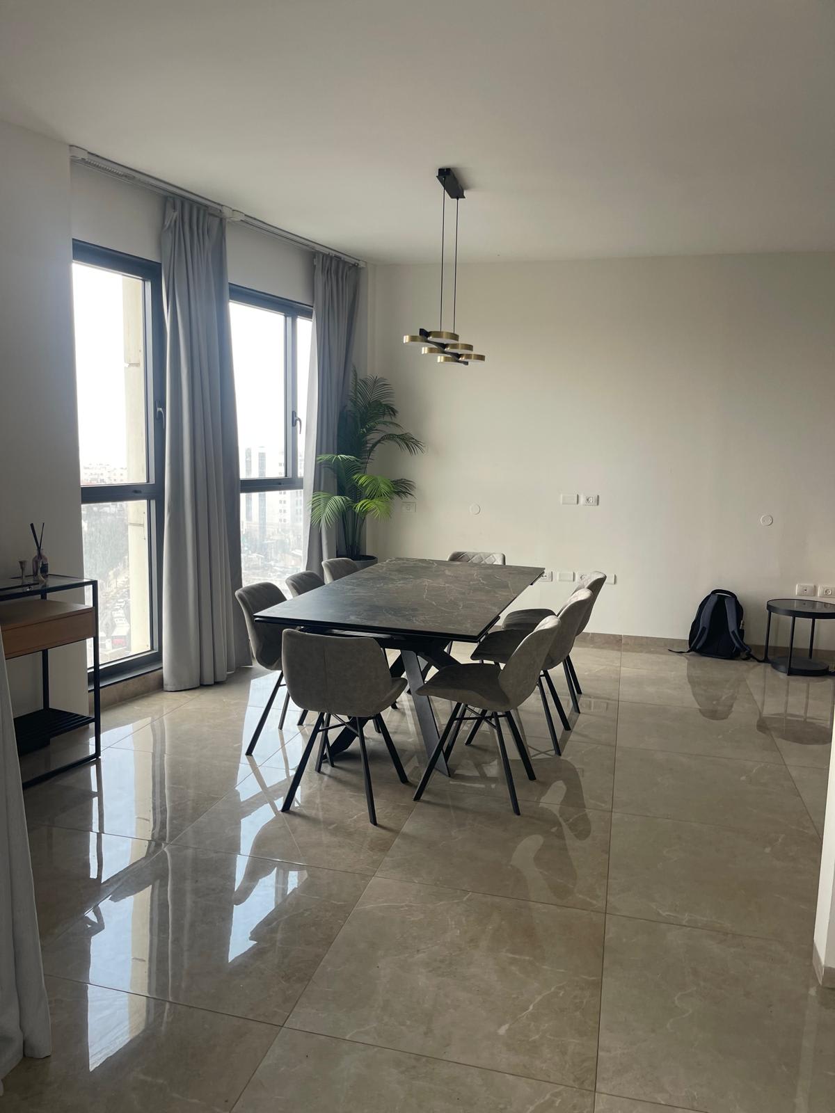 J Tower Luxury - Picture 14