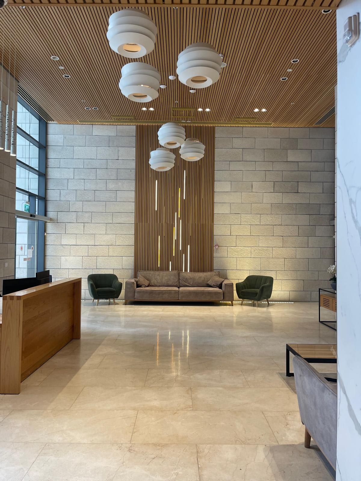 J Tower Luxury - Picture 17