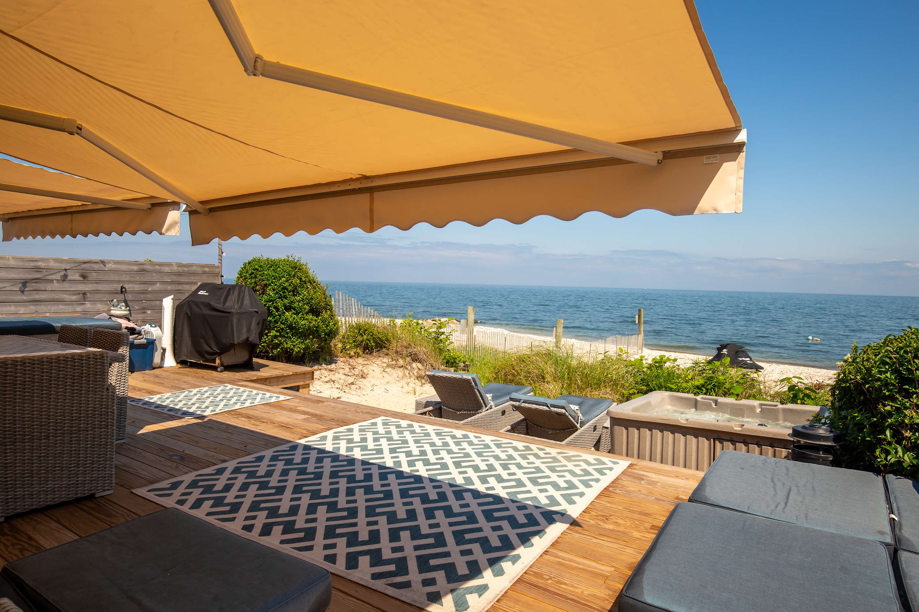 Luxury Beach House: Near Hamptons, Vineyards